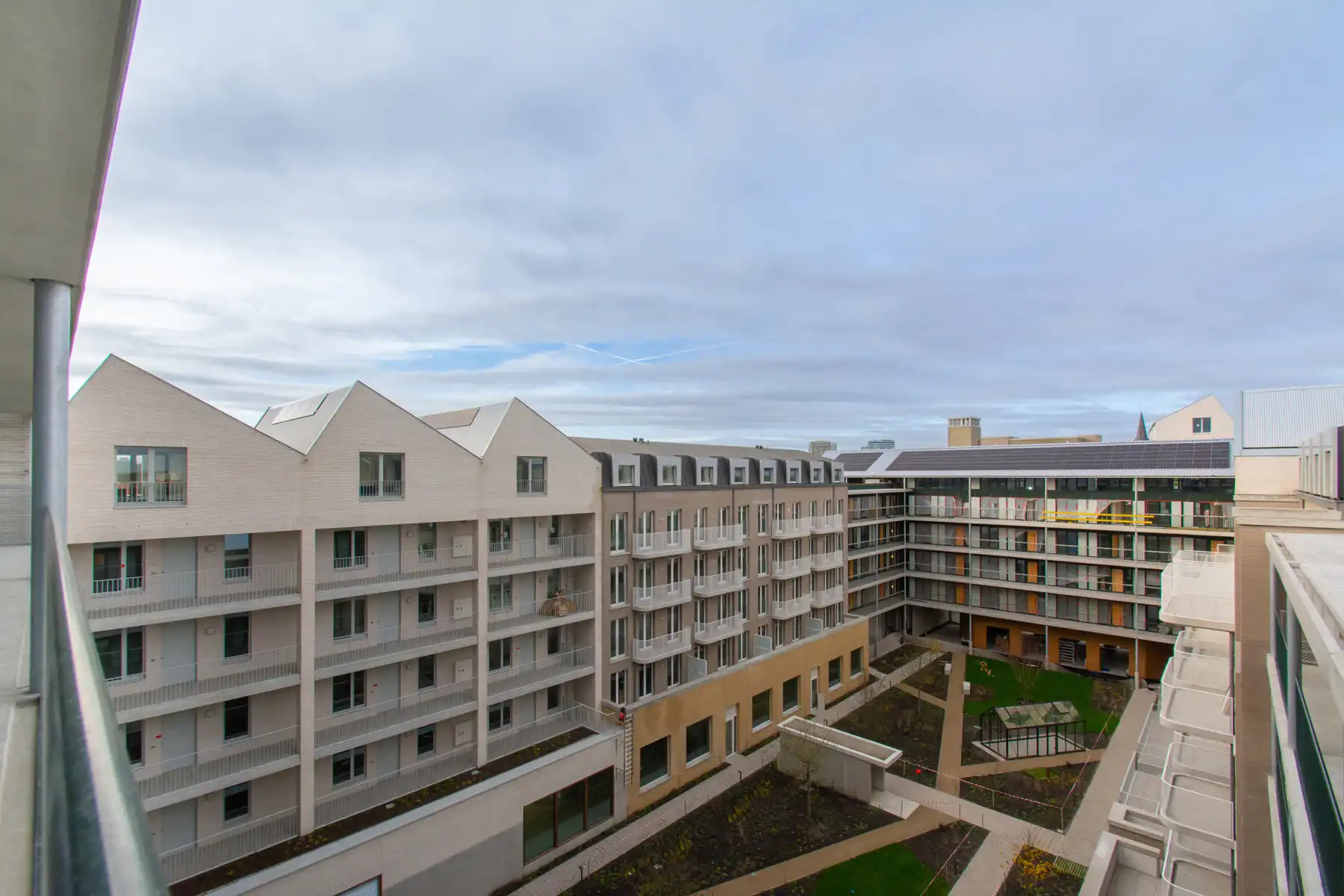 Lichtrijk nieuwbouwappartement met 2 slaapkamers en terras foto 3
