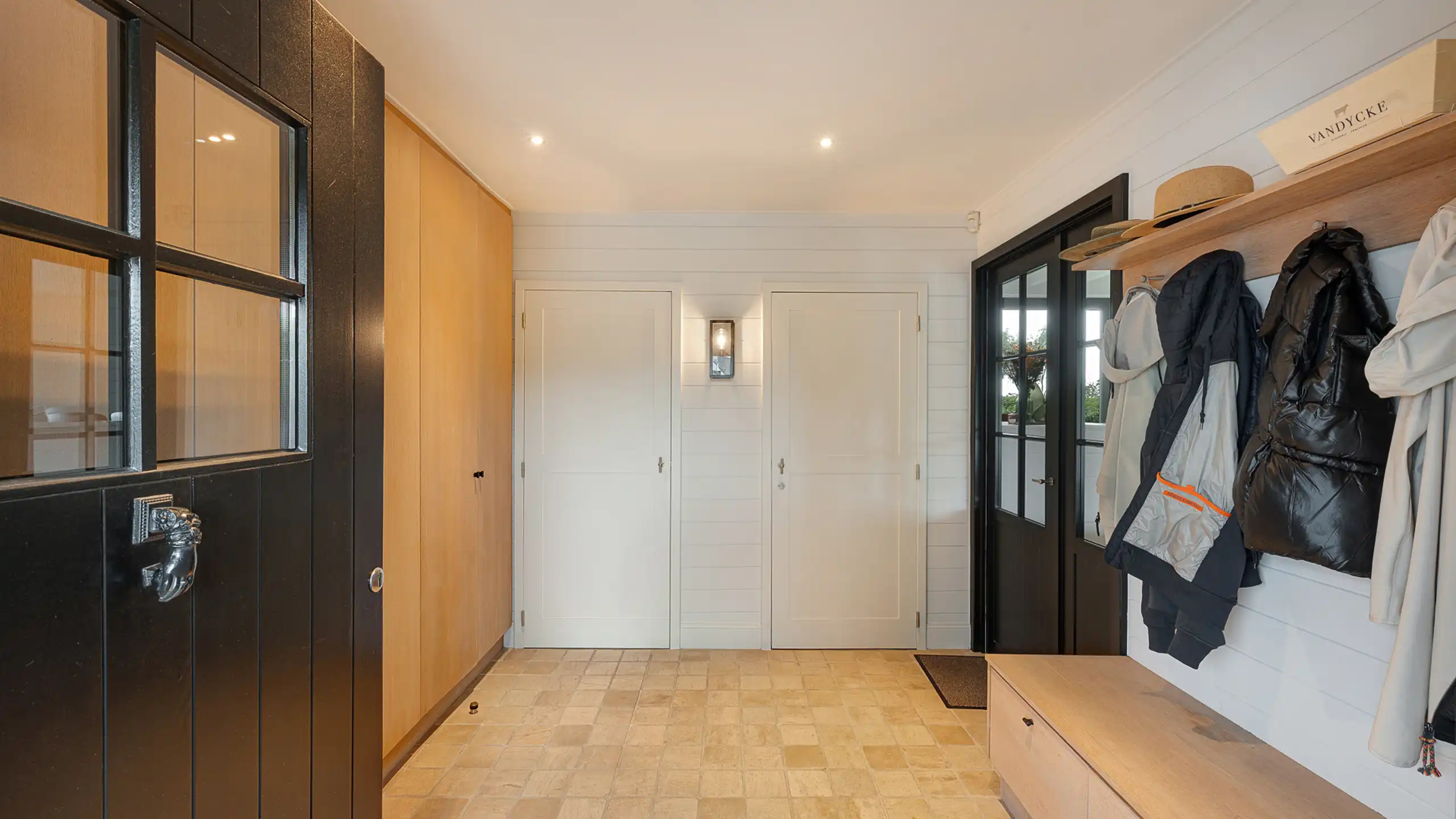 Exclusieve villa met zwembad en panoramisch polderzicht foto 18