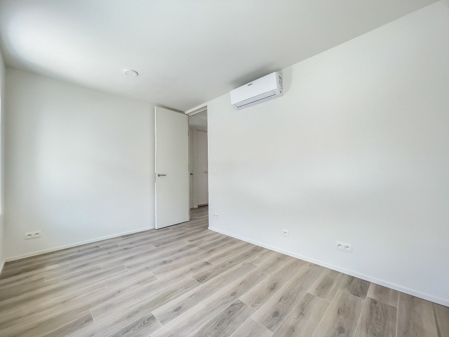 Nieuwbouw appartement INCLUSIEF inpandige parking gelegen te Duinbergen. foto 15