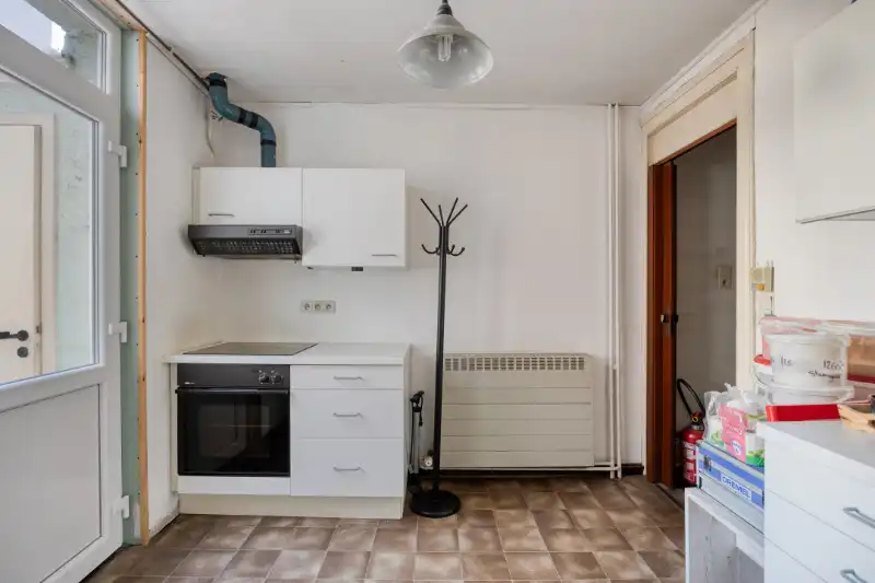 Handelspand met brede glasgevel en uitstekende visibiliteit in centrum Mechelen foto 7