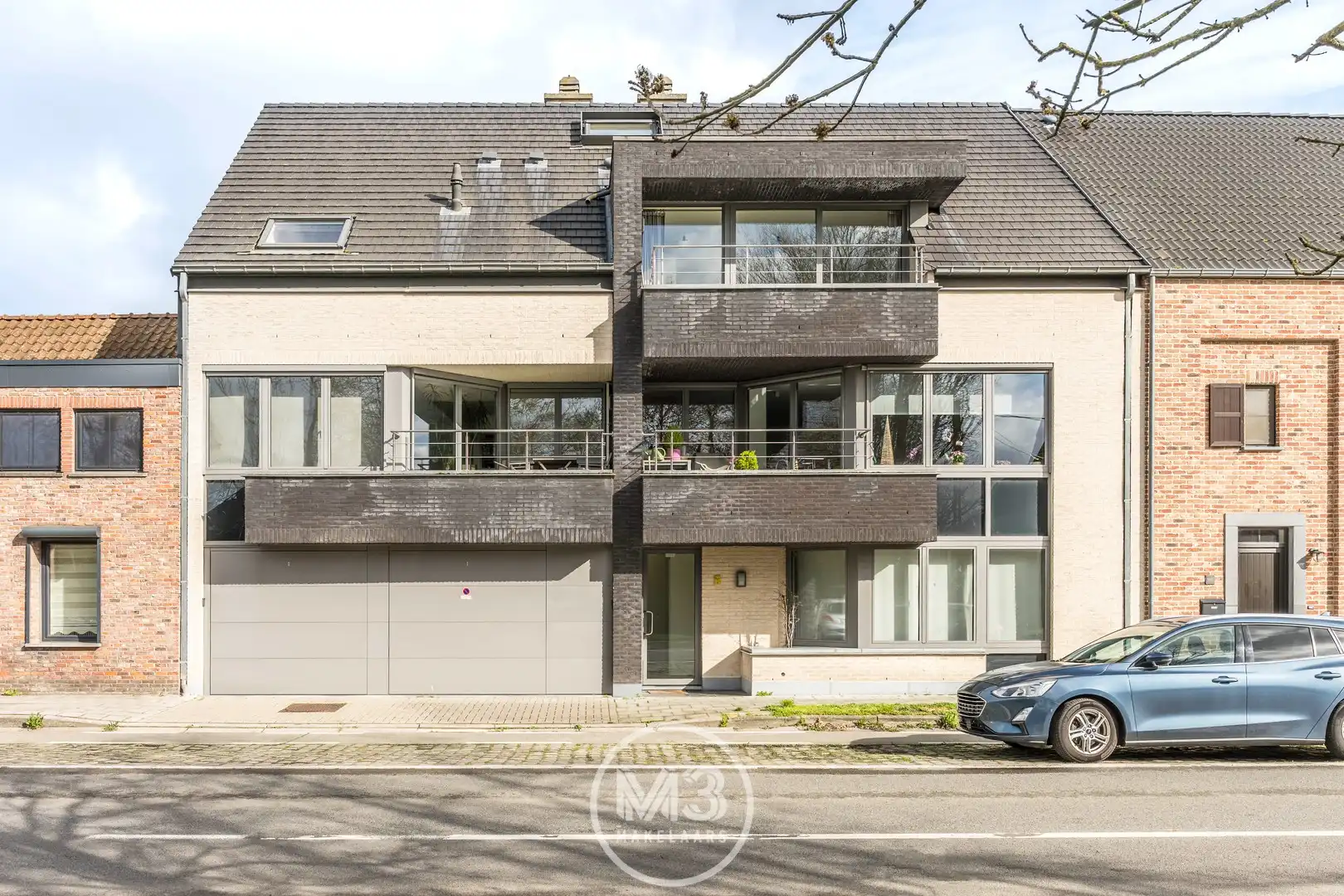 Ruim appartement met 2 slaapkamers, terrassen en garage in Blaasveld. foto 2