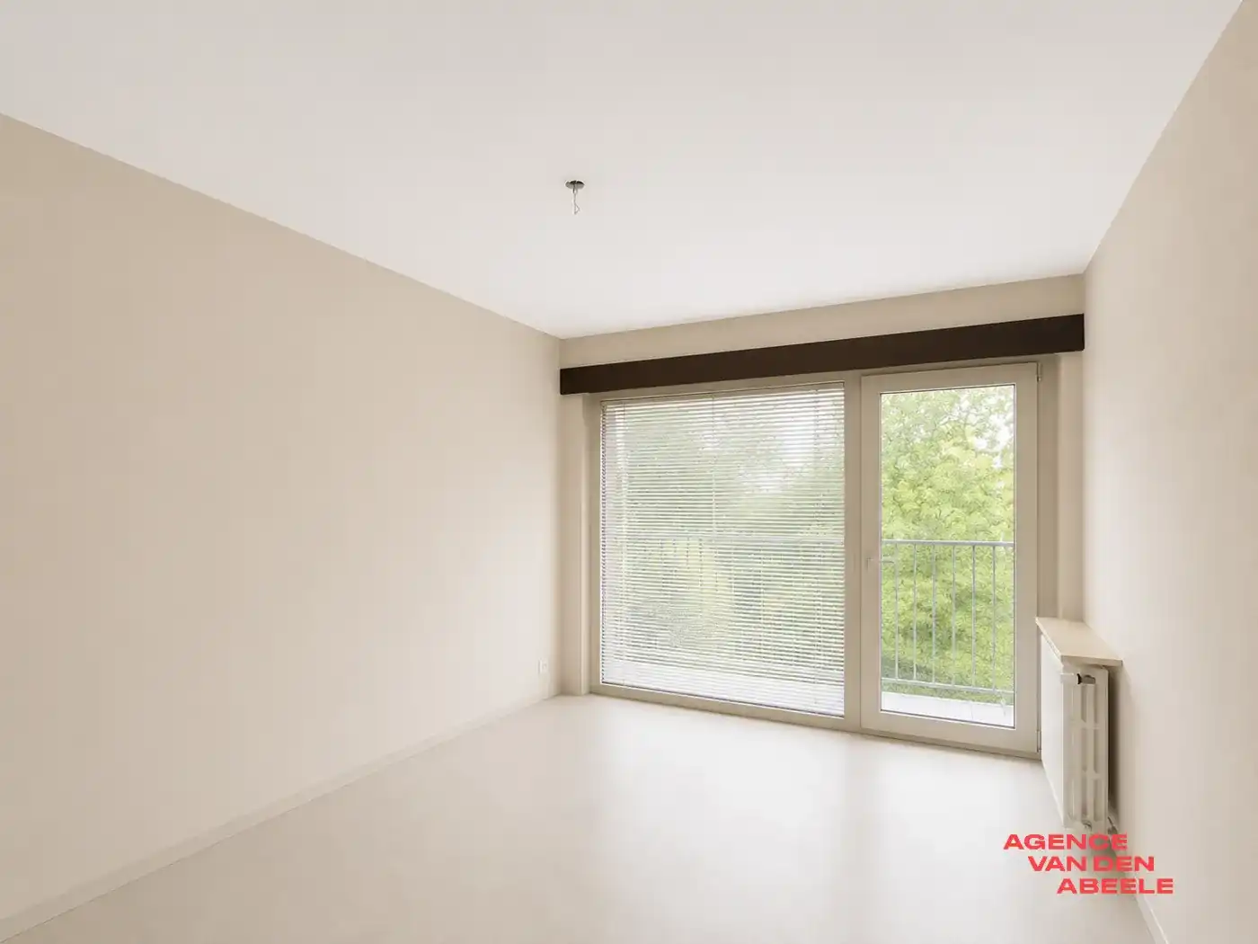 Uitzonderlijk breed appartement met 2 slaapkamers en terras foto 6