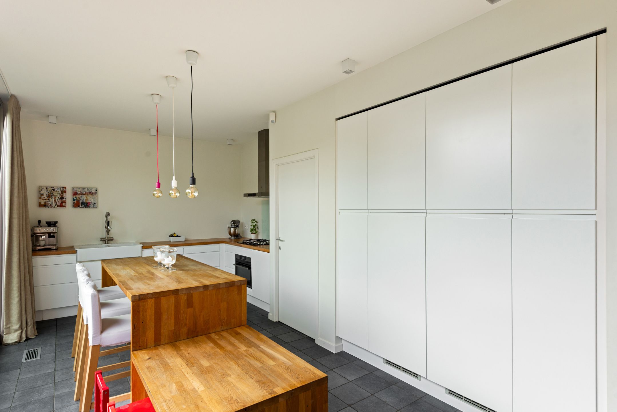 Mooie en ruime  halfopen woning op toplocatie foto 7