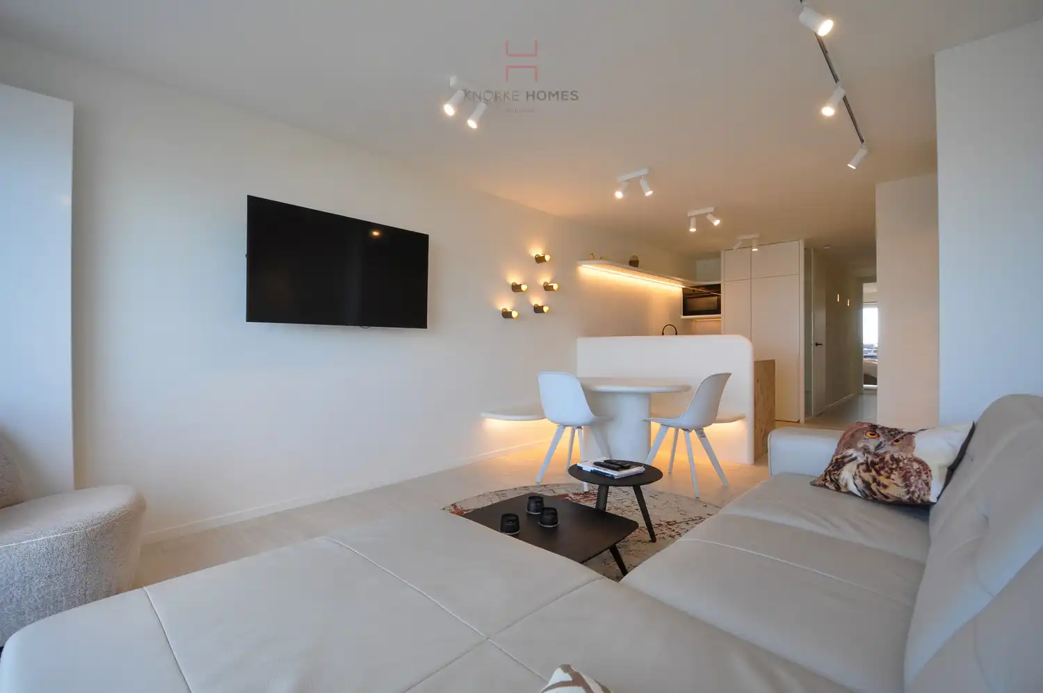 Gerenoveerd appartement met panoramisch zeezicht aan de Zeedijk in Knokke-Duinbergen foto 5