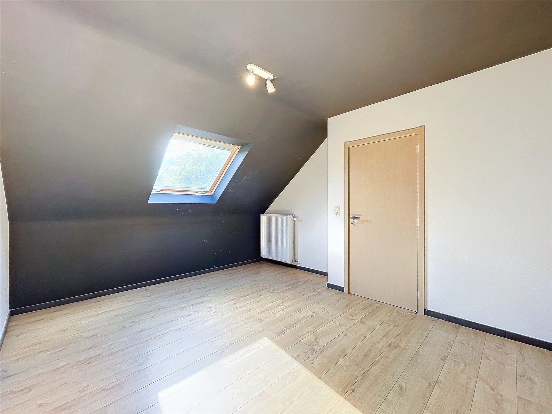 Prachtige half open bebouwing met 4 slaapkamers en garage op 382m² grond foto 13