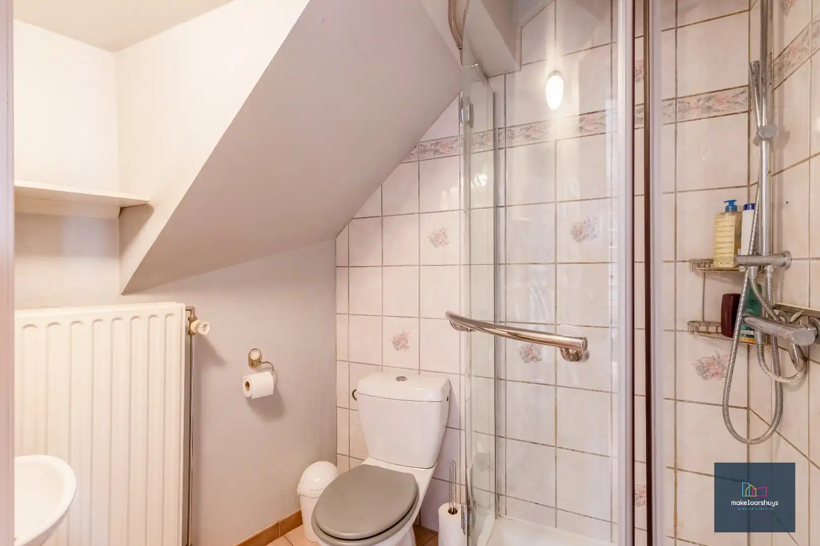 Goed onderhouden en ruime woning in rij met tuin/terras te Wondelgem foto 15