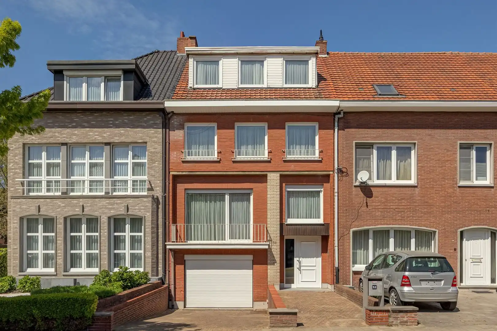 Ruime te renoveren woning met tuin in dorpscentrum foto {{pictureIndex}}