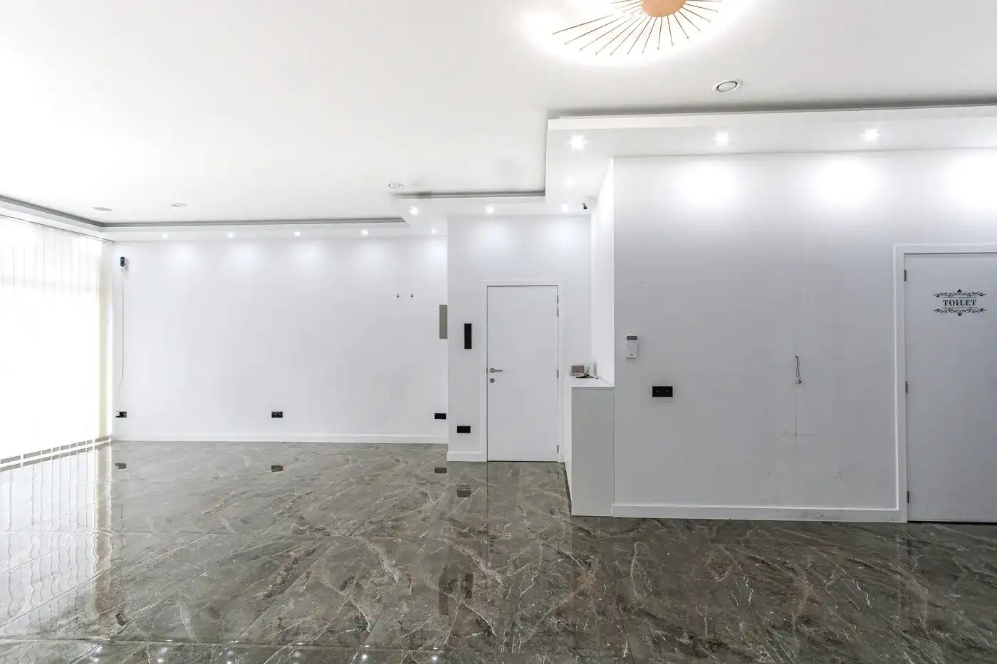 TE HUUR: handelspand met uitzonderlijke afwerking op een toplocatie nabij de Lippenslaan foto 6