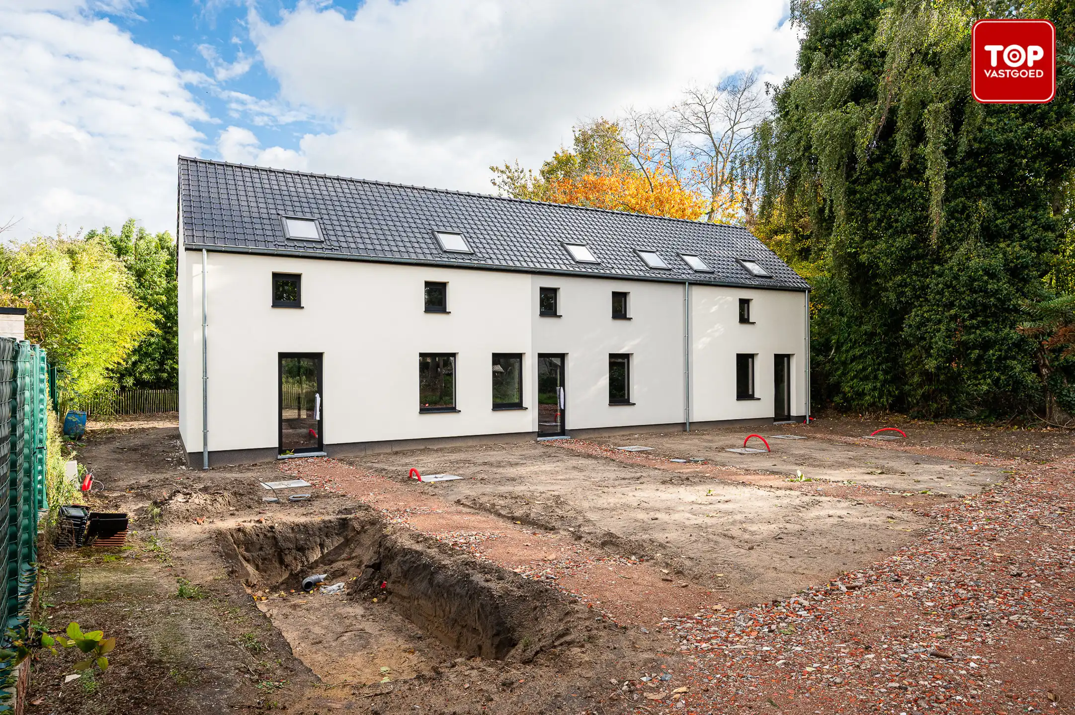 Halfopen bebouwing op een rustige locatie foto 2