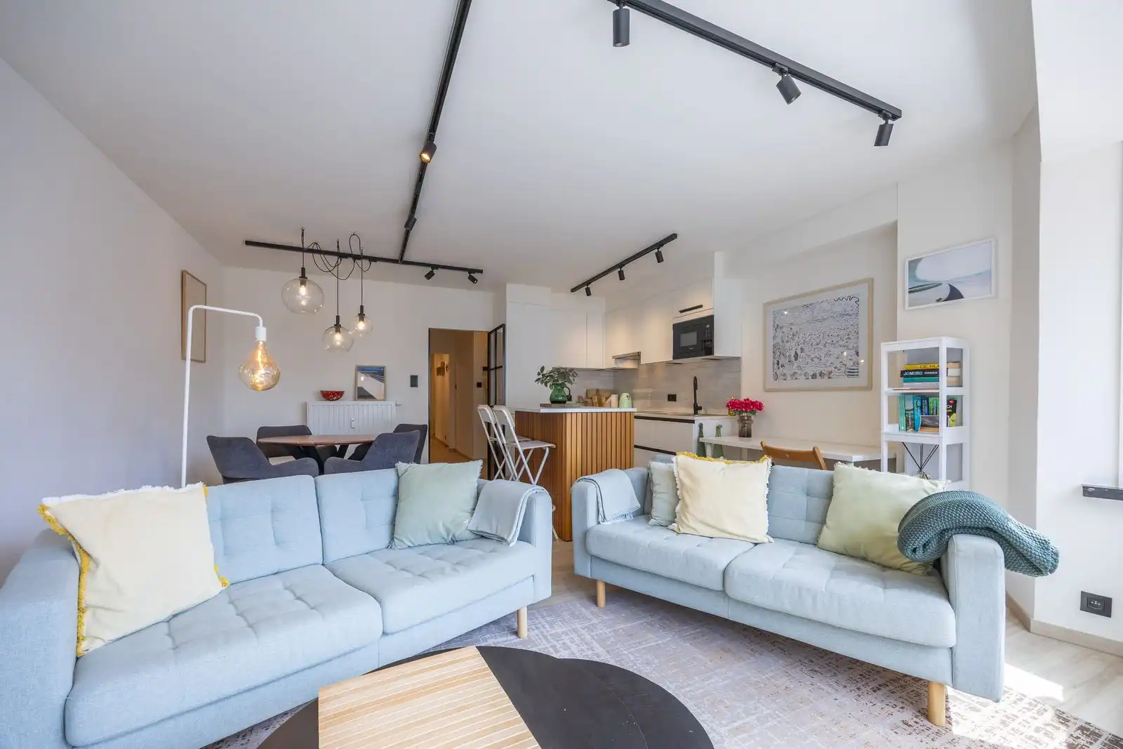 Subliem gerenoveerd appartement met 2 slaapkamers pal aan zee foto 3