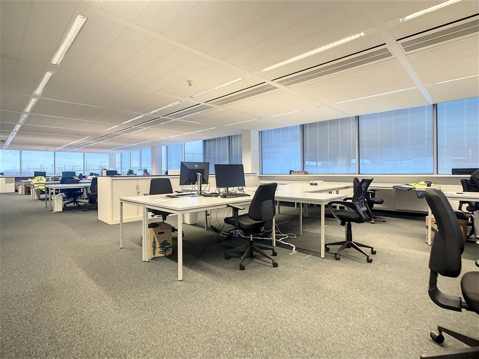 Hoogwaardig afgewerkt kantoorruimten vanaf 396 m² foto 2