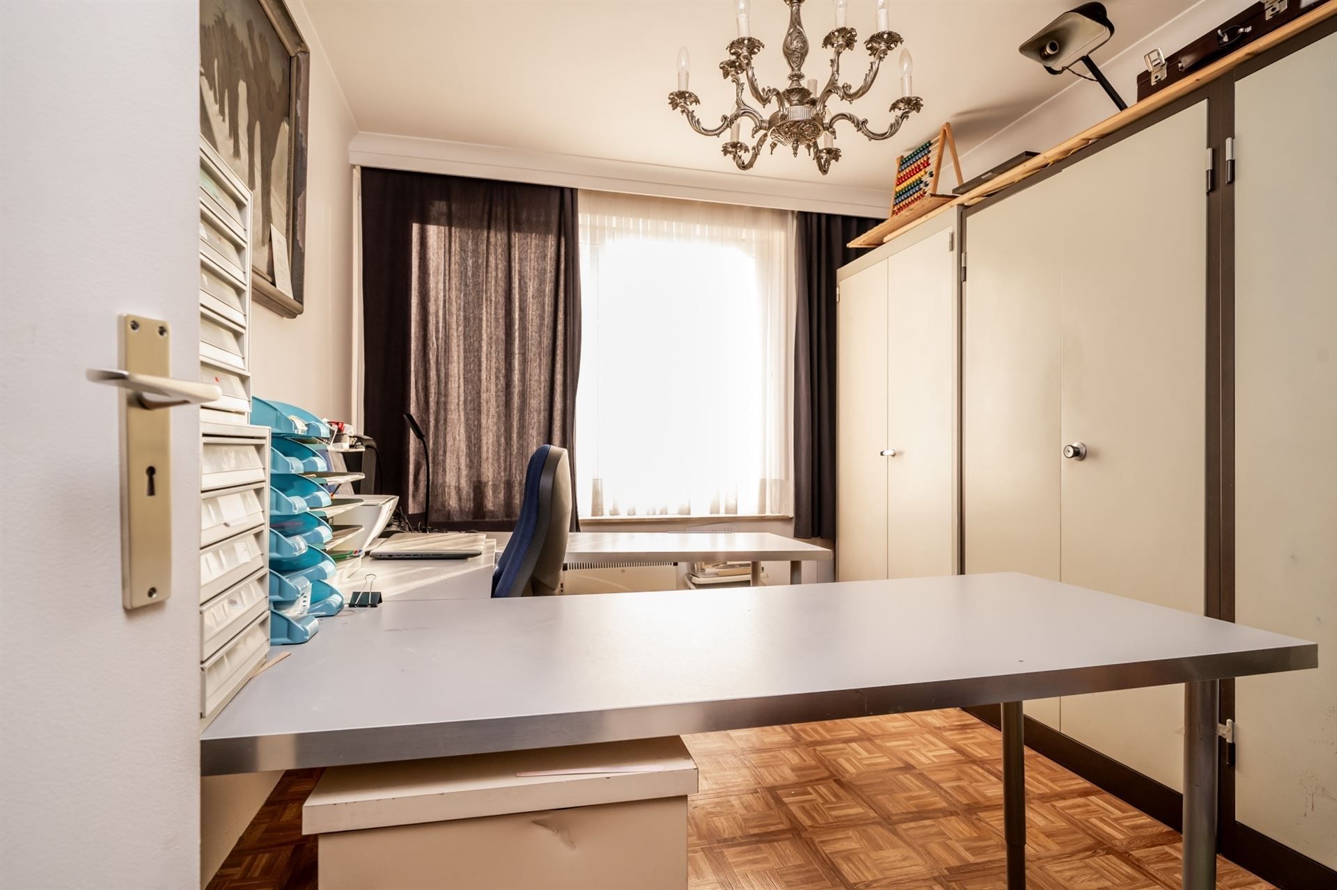 Ruim 2 slpk app. aan centraal station! foto 10