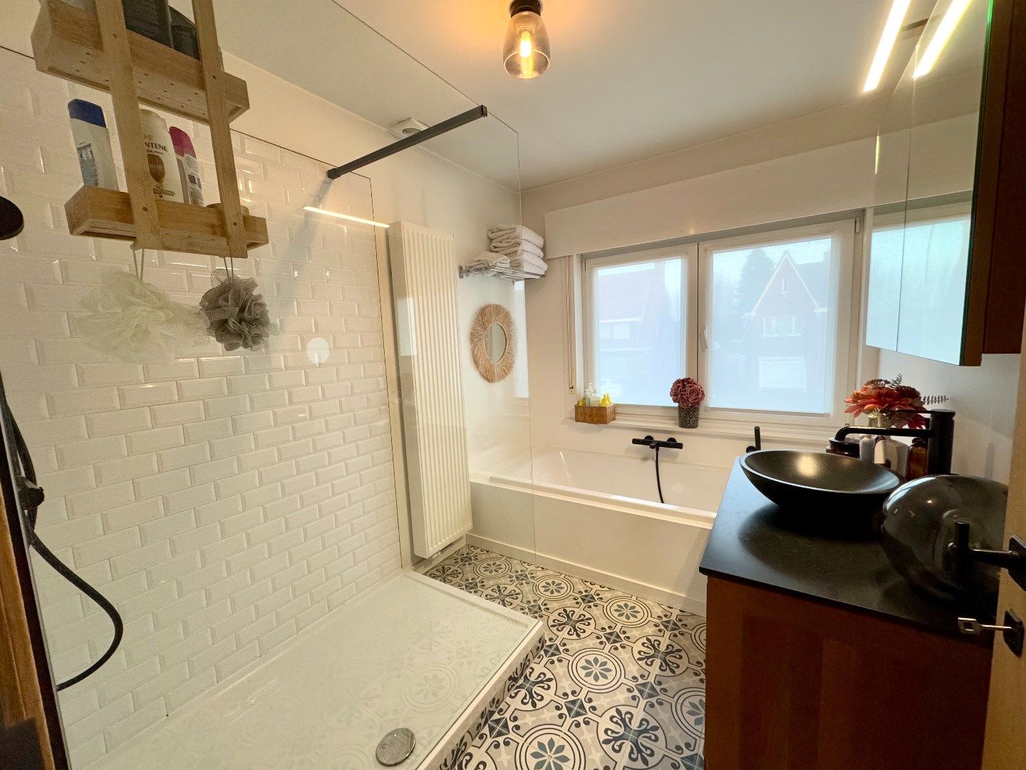 INSTAPKLARE WONING MET 4 SLPKS, TUIN EN GARAGE foto 17