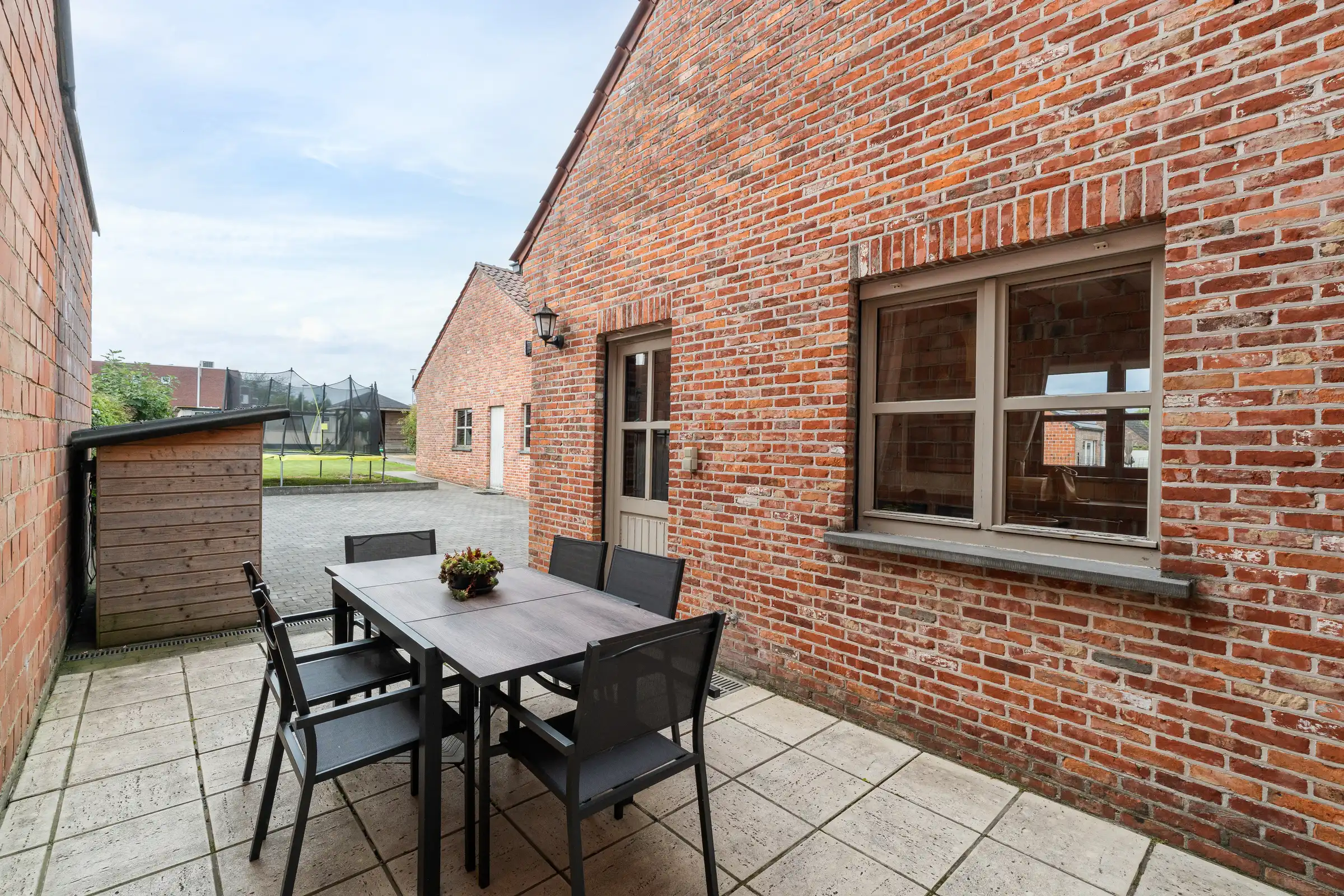 Ruime gezinswoning met 3 slaapkamers en mooie tuin foto 18