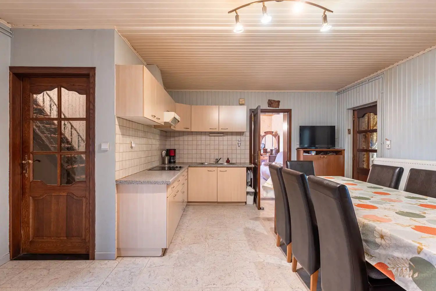 Rustig gelegen halfopen woning met 3 slaapkamers, garage en west gerichte tuin in Sint-Truiden foto 10