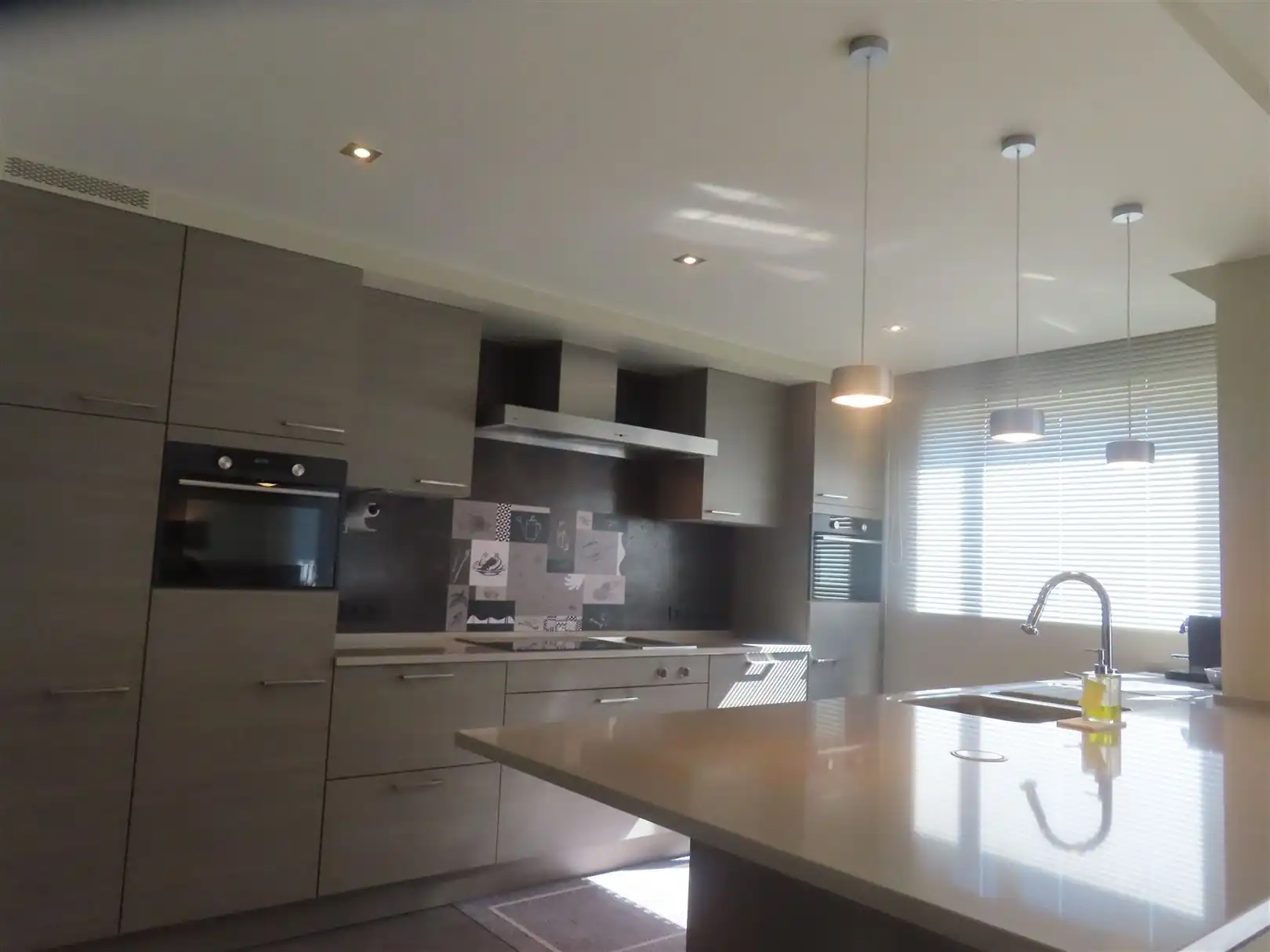 Luxueus gemeubeld 3-slaapkamerappartement met garage foto 5