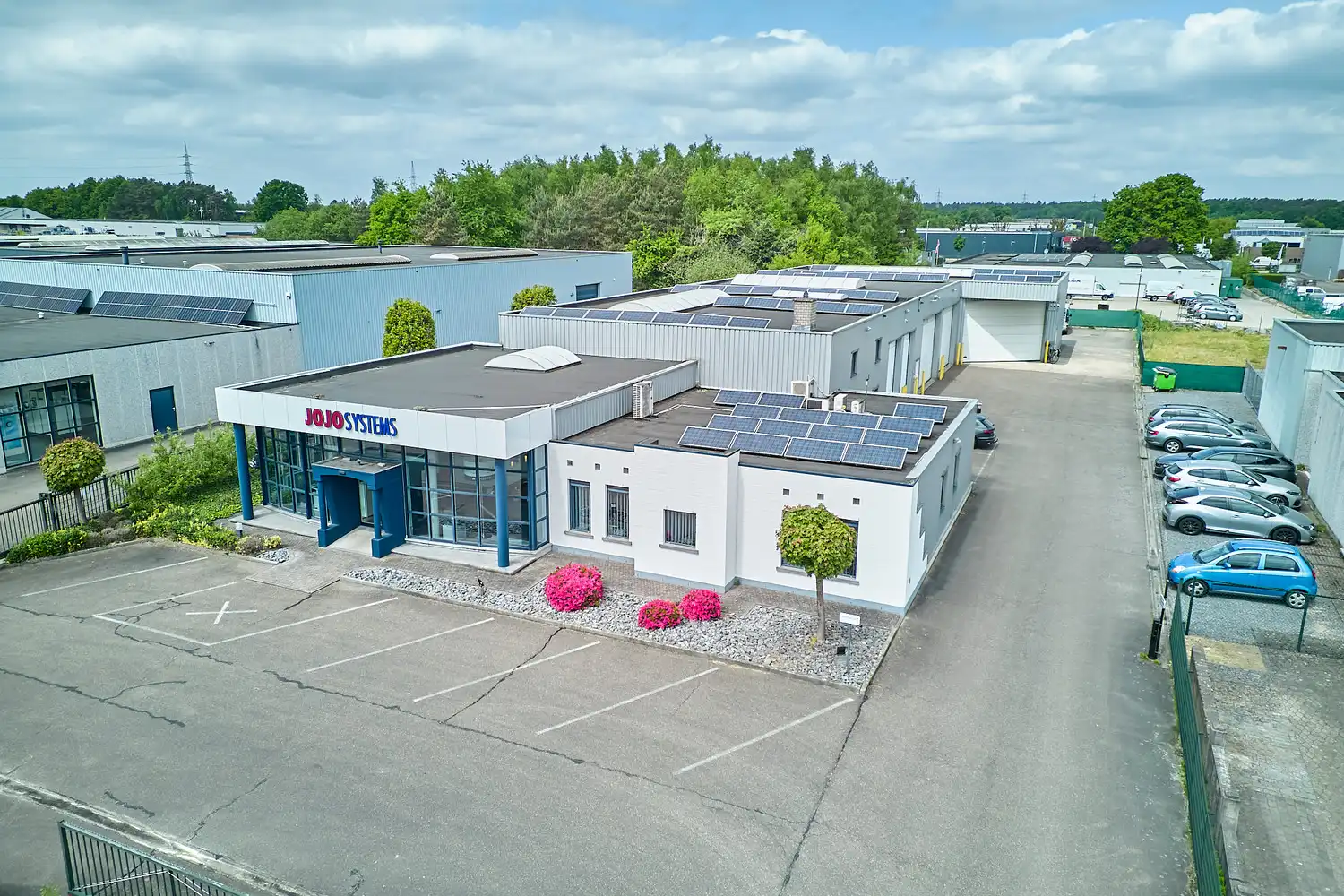 Representatief bedrijfsgebouw met luxe kantoren, showroom en bedrijfshal op zichtlocatie foto 3