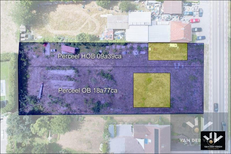 Zeer interessante projectgrond van 28 aren 16 centiaren op centrale locatie in Diepenbeek met mogelijkheid tot verkaveling naar drie halfopen bebouwingen of de bestaande oude verkaveling te gebruiken van 1 HOB en 1 Open Bebouwing! foto {{pictureIndex}}