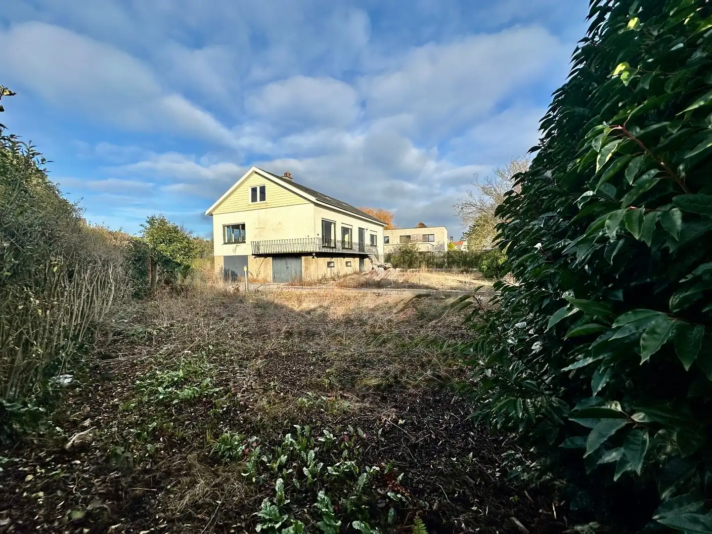 Alleenstaande villa op een terrein van 1.097 m², in een rustige residentiële omgeving. foto 2