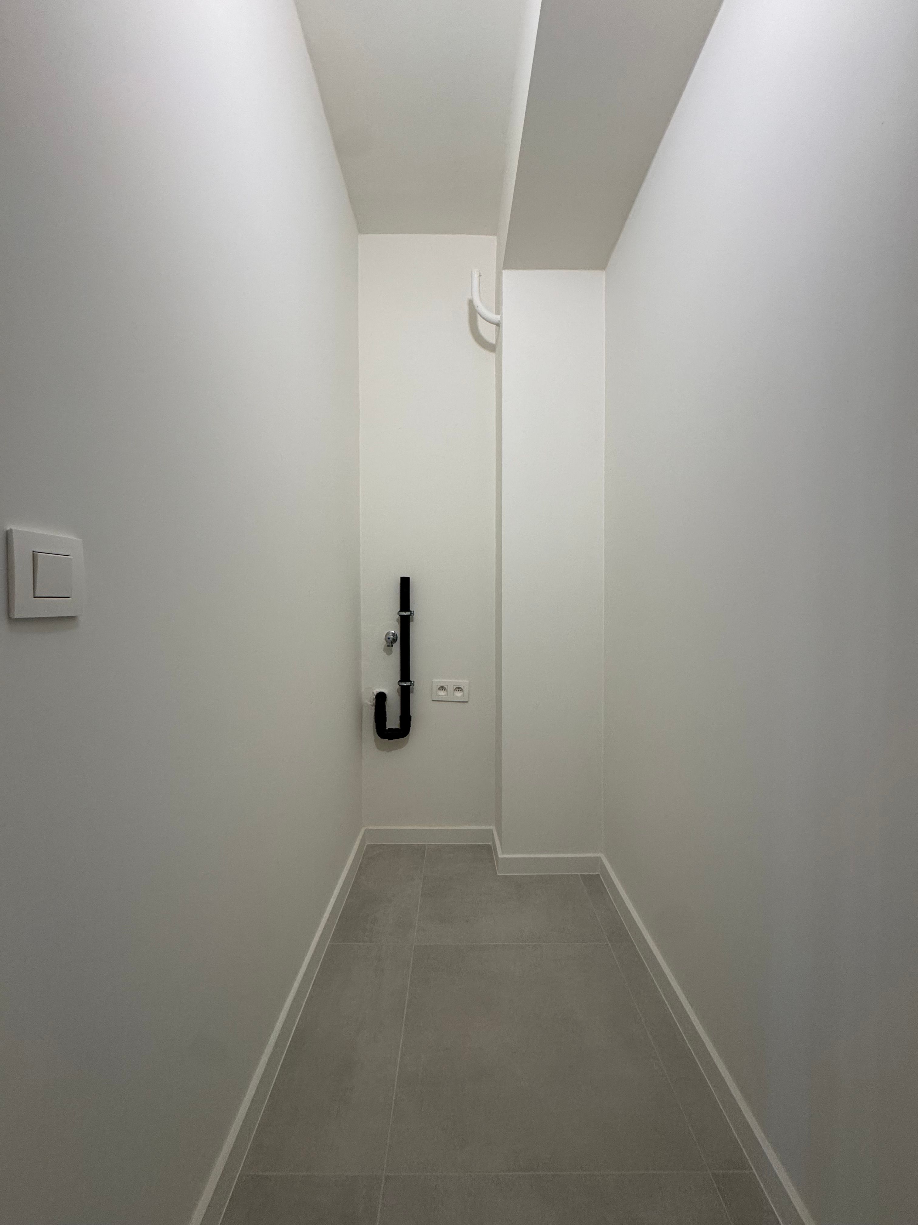 Stijlvol gerenoveerd appartement met 2 slaapkamers en terras foto 12