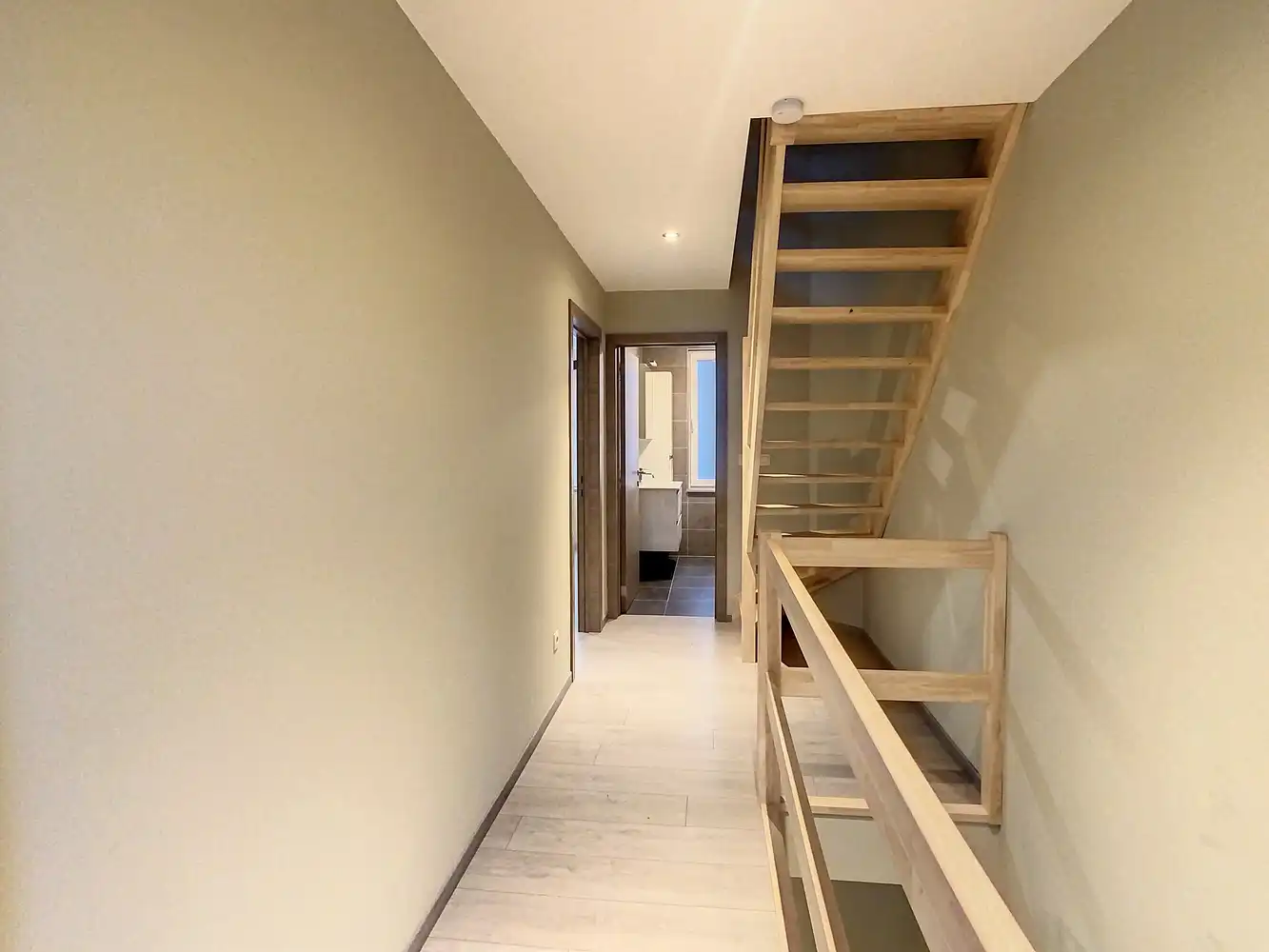 Recent gerenoveerde woning met 3 slpks foto 9