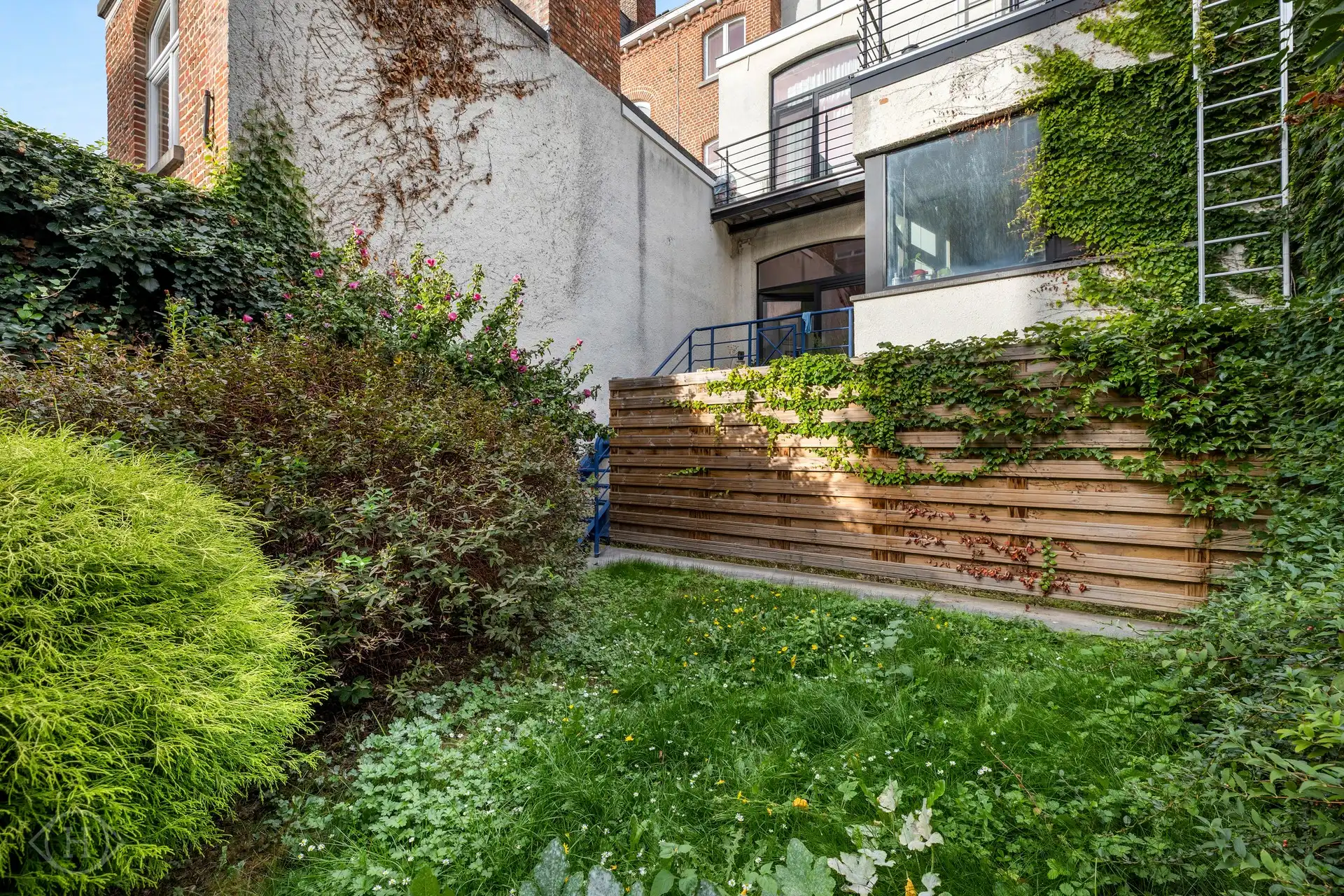 Charmant 1-slaapkamerappartement met tuin aan Ladeuzeplein foto 23