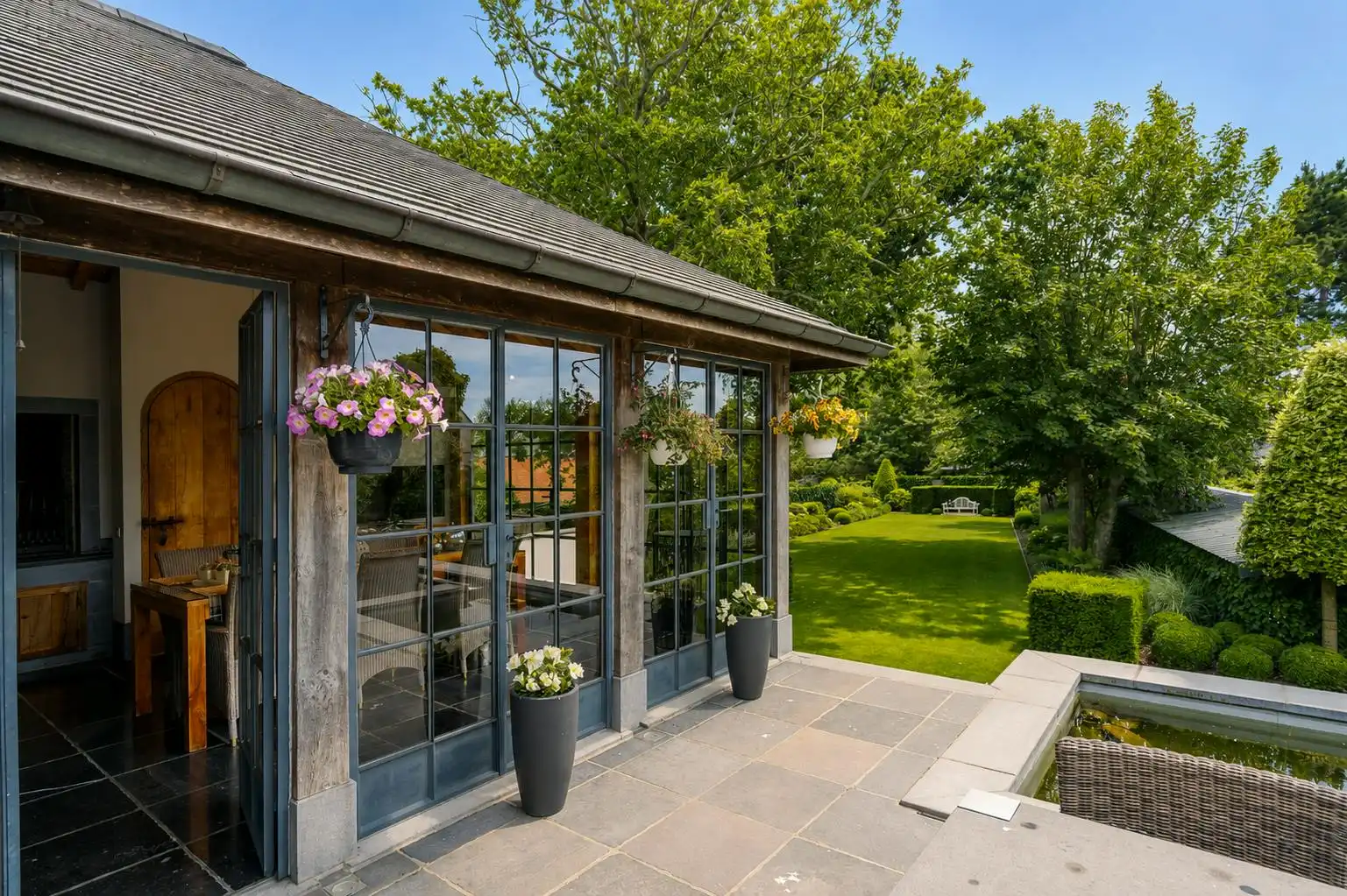 Exclusieve instapklare villa met ruime tuin in Oostduinkerke foto 14