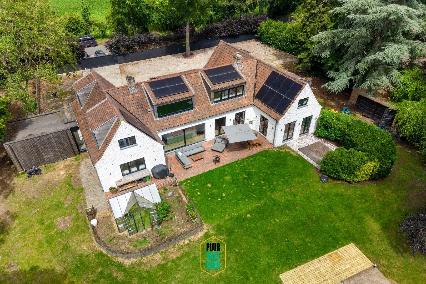 Knap gerenoveerde villa in uitgestrekte tuin foto 24