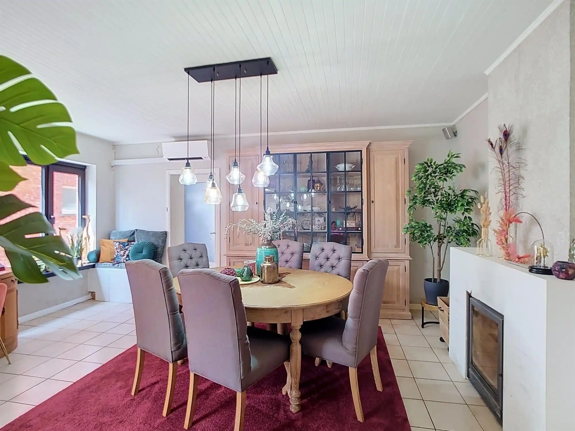 Ruime gerenoveerde gezinswoning met 4 slaapkamers foto 3