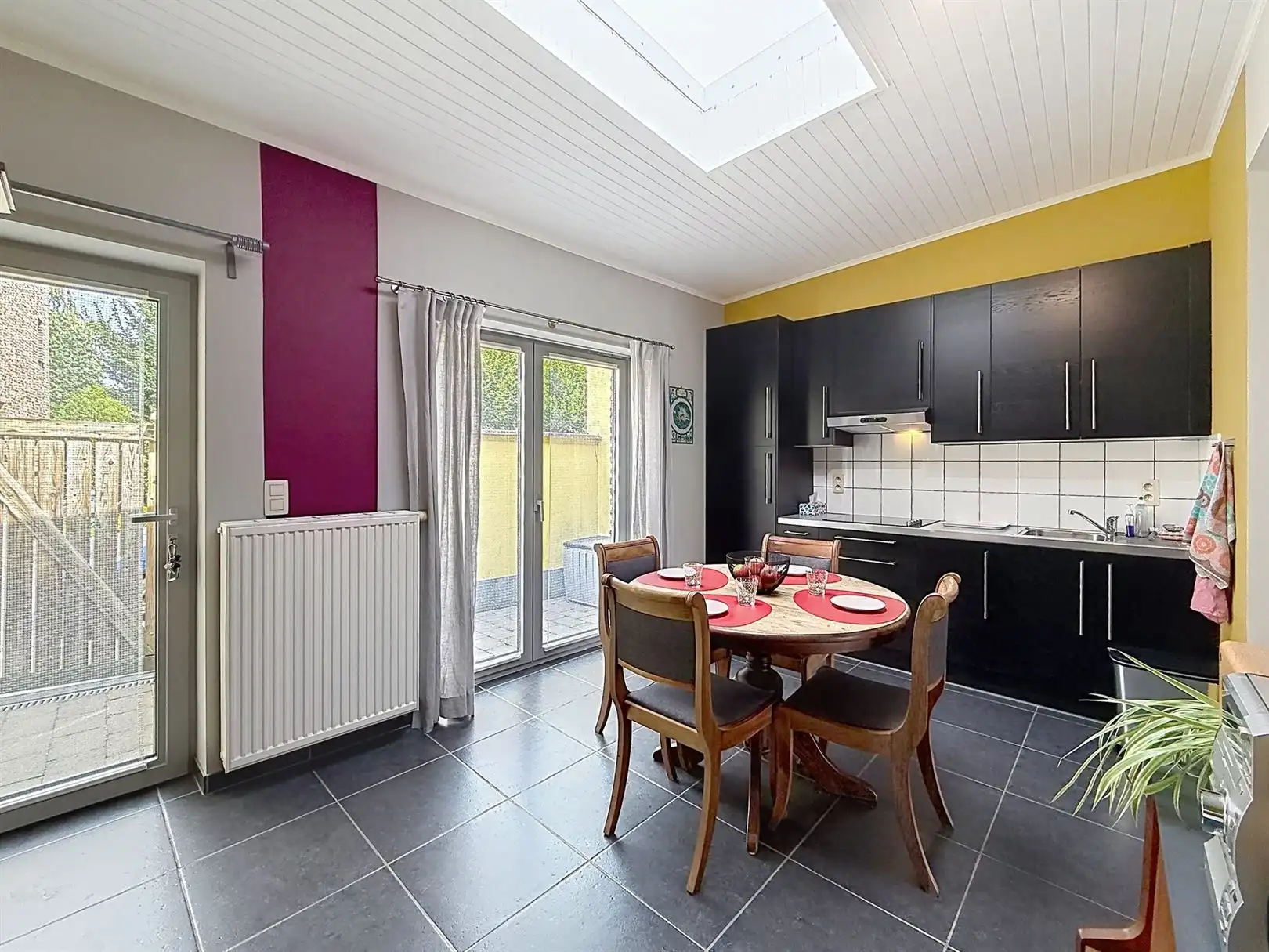 Instapklare stadwoning met koer, 2/3 slpks foto 14