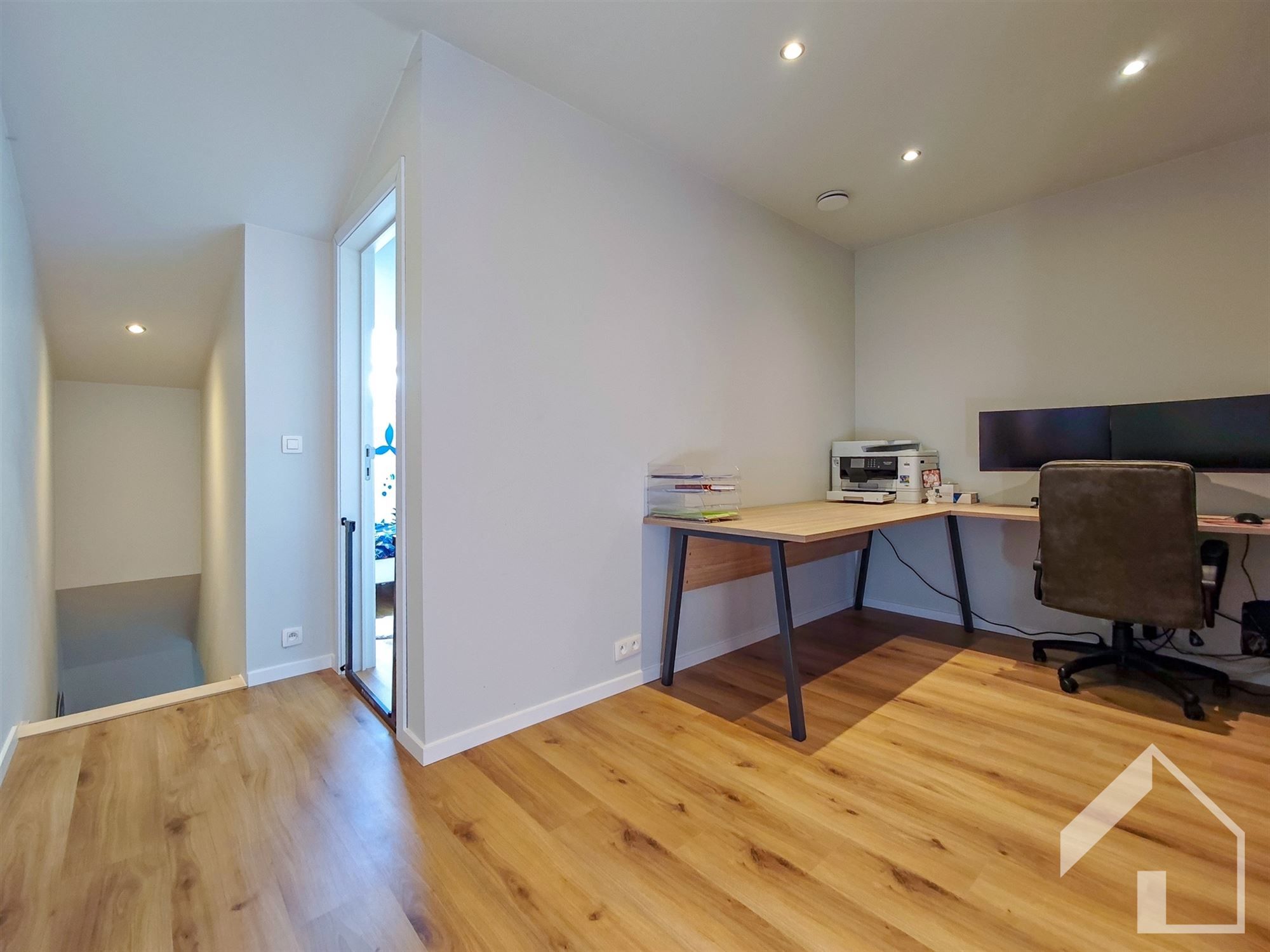 Instapklare woning met handelspand! foto 17