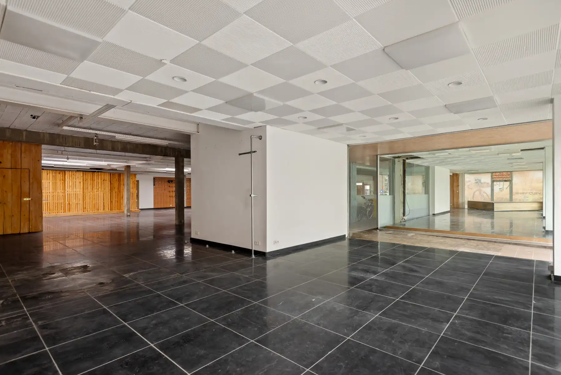 Veelzijdig commercieel pand met woongedeelte foto 4