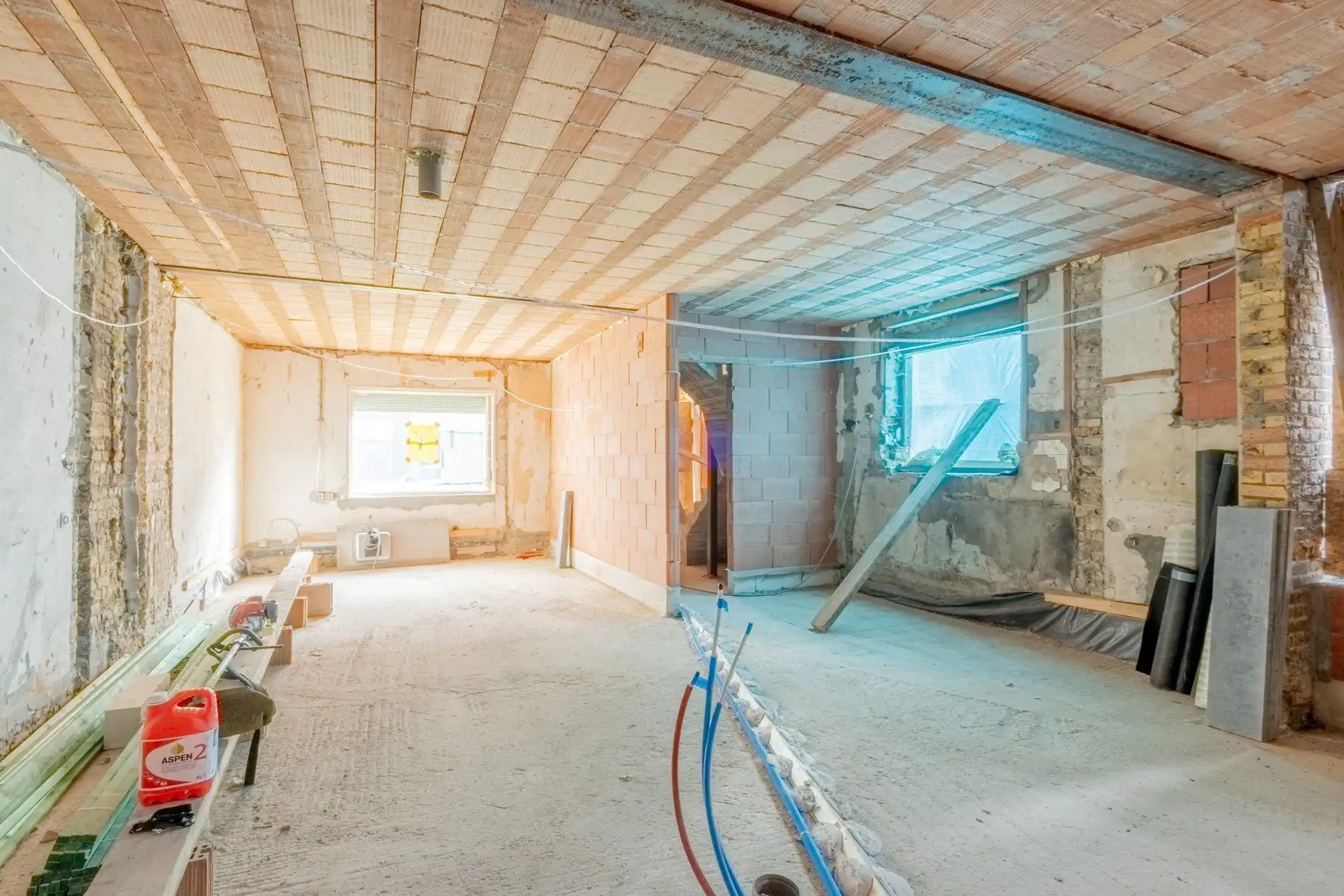 Halfopen woning met grote tuin in ruwbouwfase foto 4