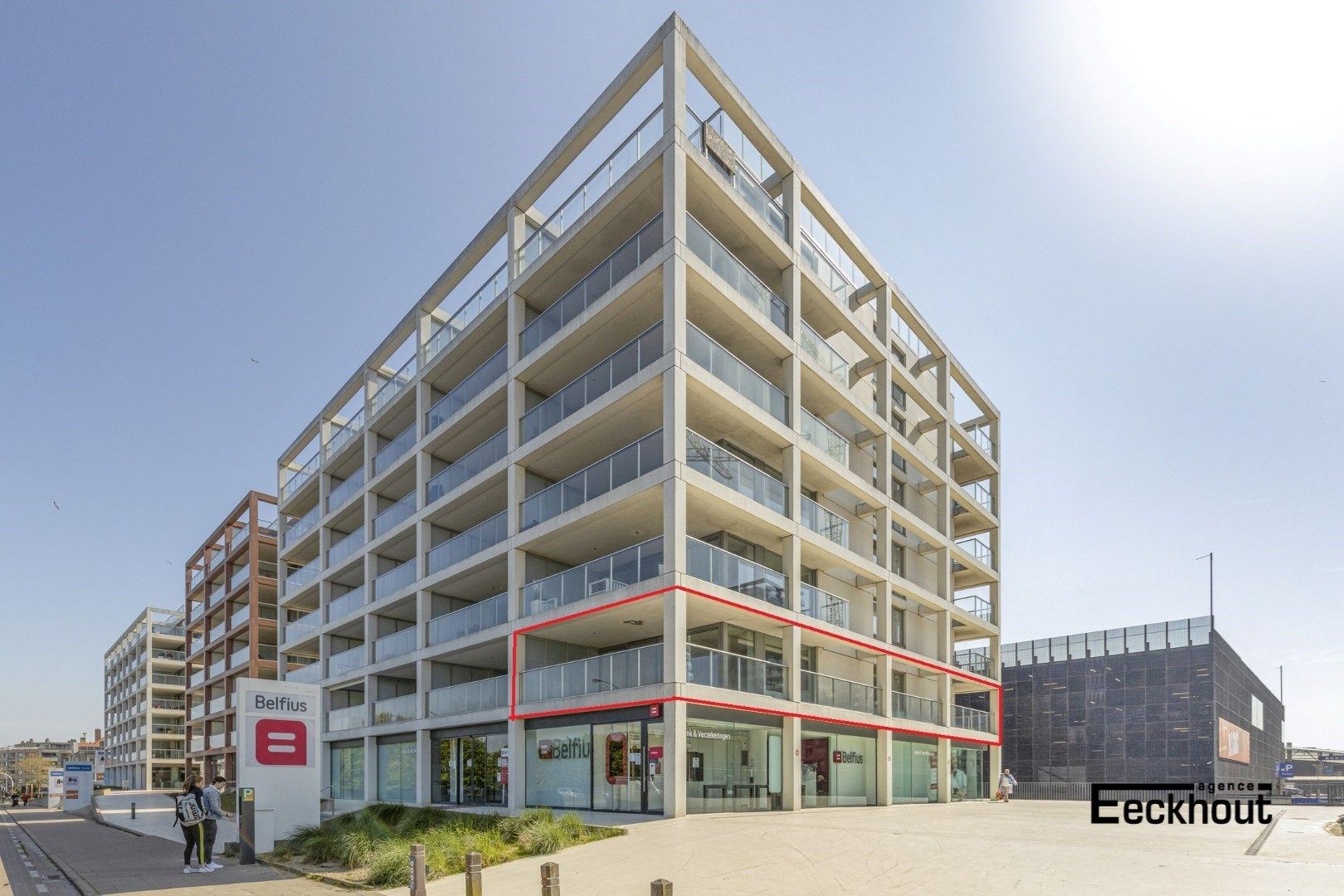 Luxe hoek-appartement met grote zonneterrassen rondom en vlakbij de zeedijk van Mariakerke! foto 23