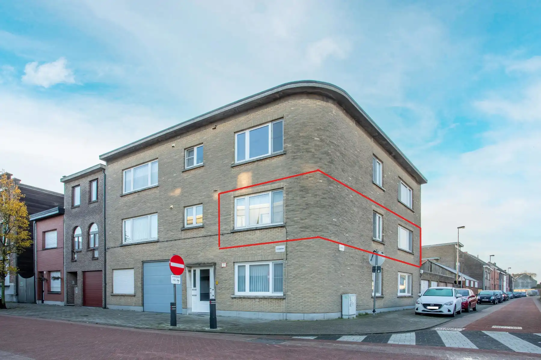 Lichtrijk en instapklaar appartement te Hemiksem. foto {{pictureIndex}}