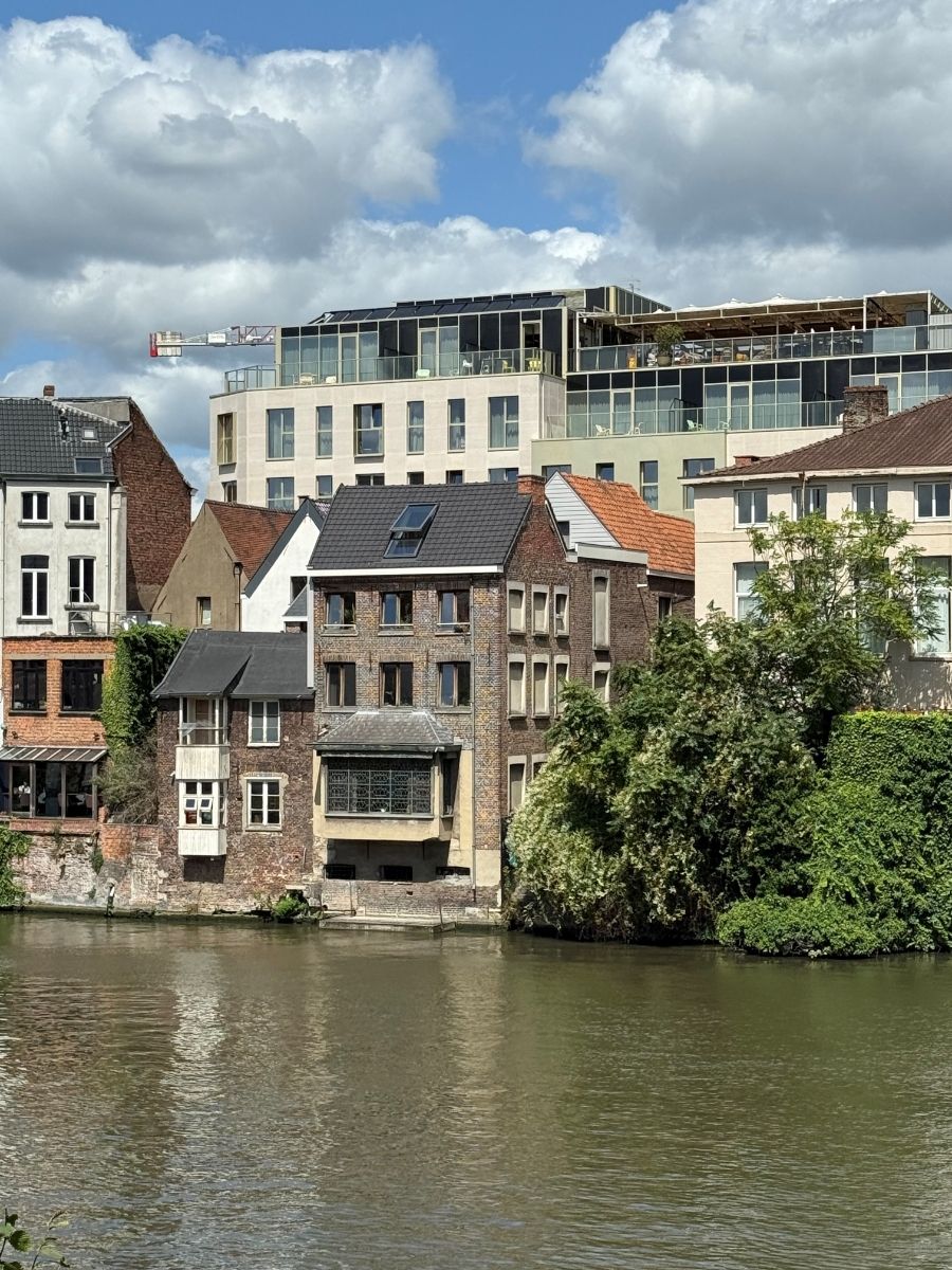 Prachtig gelegen handelspand rechtover "Yalo"-hotel in Brabantdam, gelegen aan en zicht op het water en De Krook! foto 2