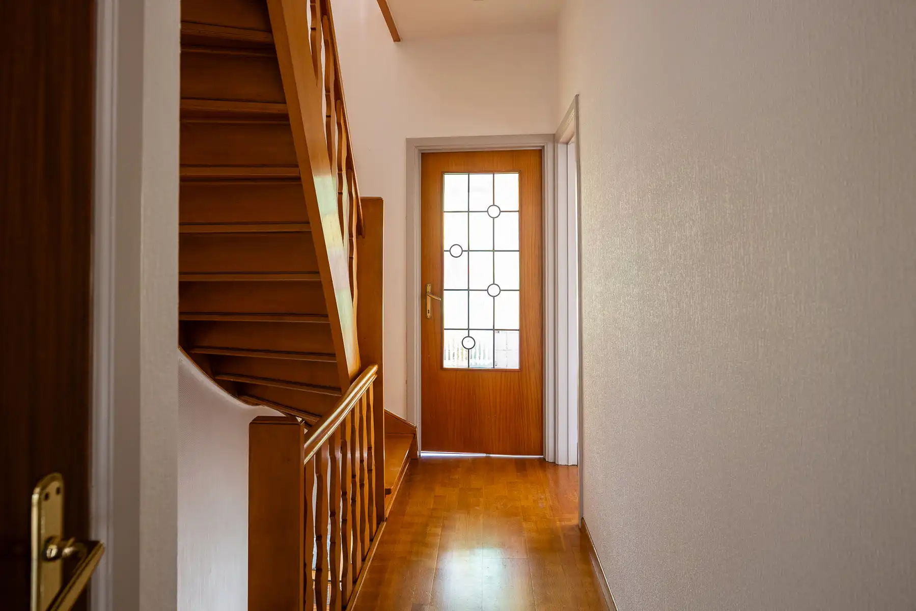 Ruime woning met buitenkoer en garage foto 10