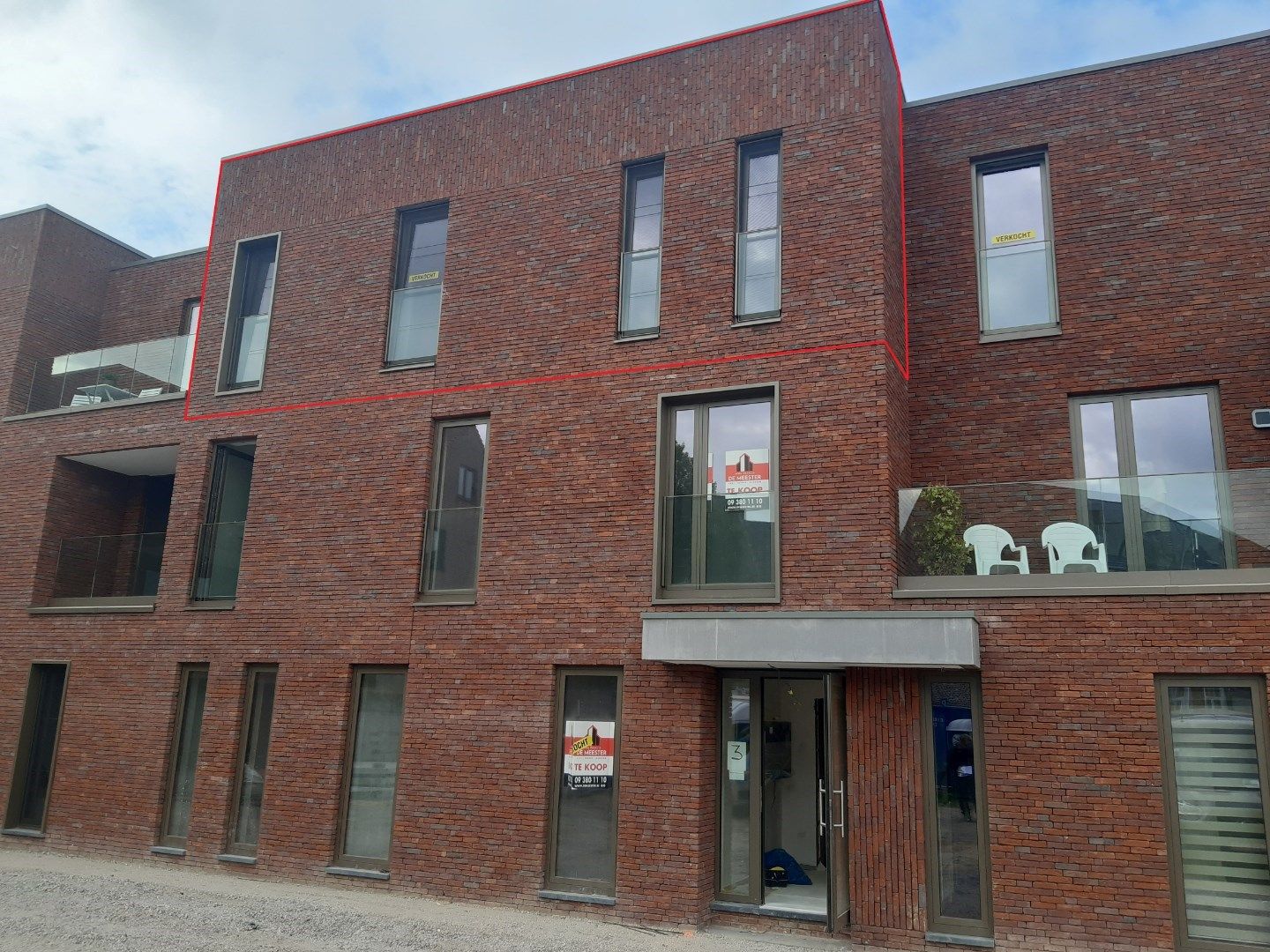 Luxueus wonen in hartje Merelbeke. foto {{pictureIndex}}