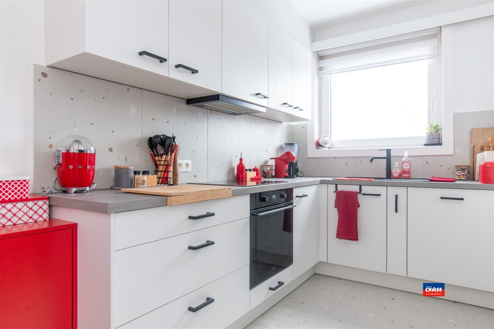 Instapklaar 2-slaapkamer appartement met terras foto 8