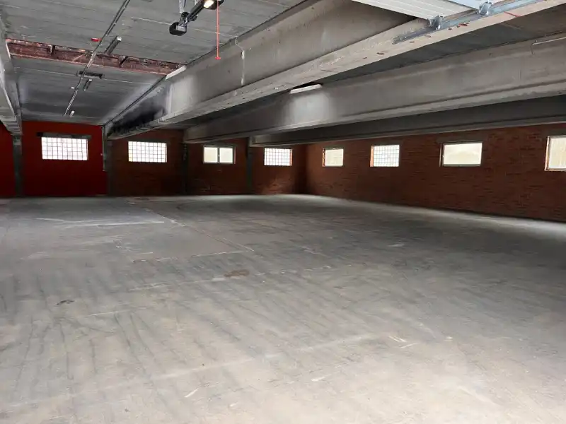 Magazijn van 384m² foto 2