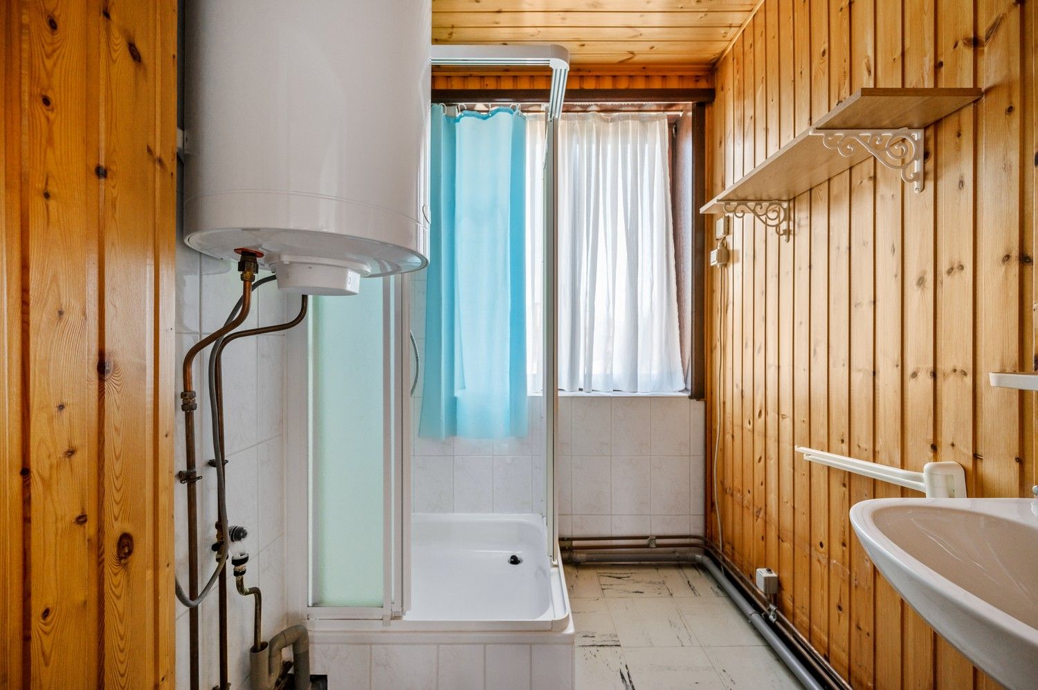 Ruime woning met 4slaapkamers en zonnige tuin in Ranst! foto 14