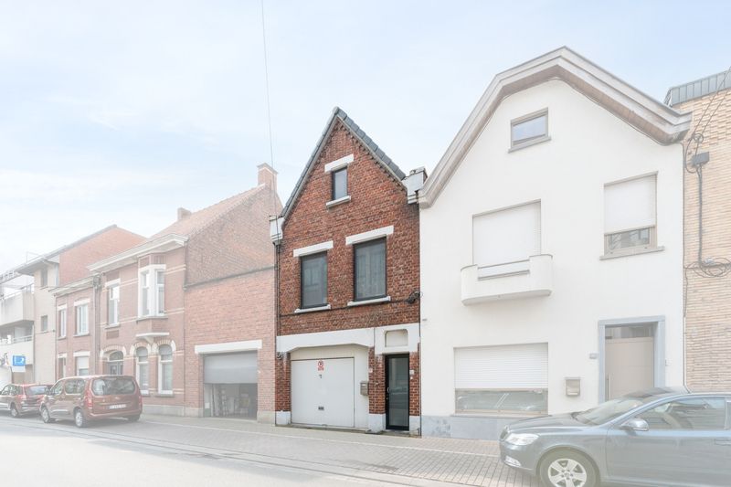 Roeselare centrum :  Instapklare, volledig gerenoveerde stadswoning met 4 slaapkamers, zuidgerichte tuin én zonnepanelen. foto 14
