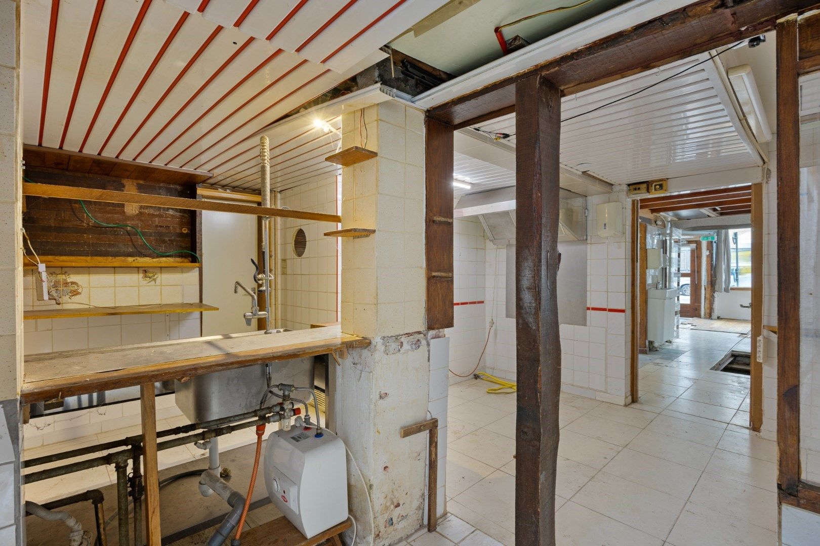 Halfopen hoekwoning met garage en dakterras op toplocatie in Kessel-Lo – renovatieproject met veel potentieel foto 11