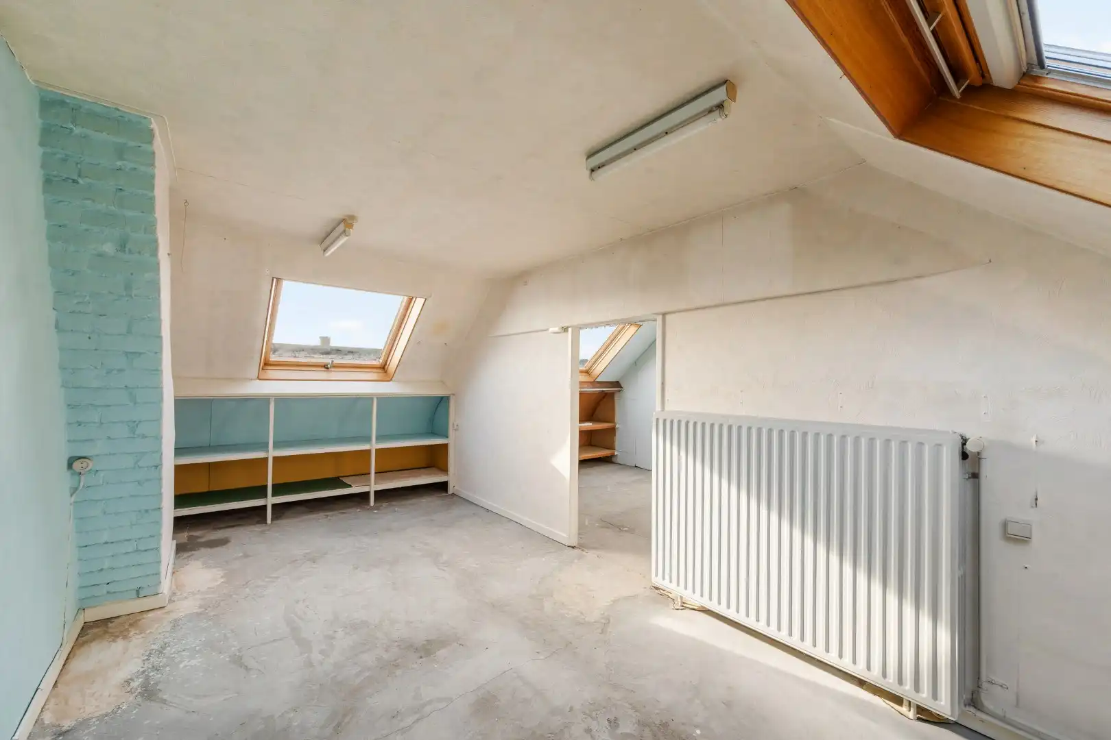 Woning met 3 slaapkamers en grote zolder, garage en zonnige tuin in Izegem foto 15