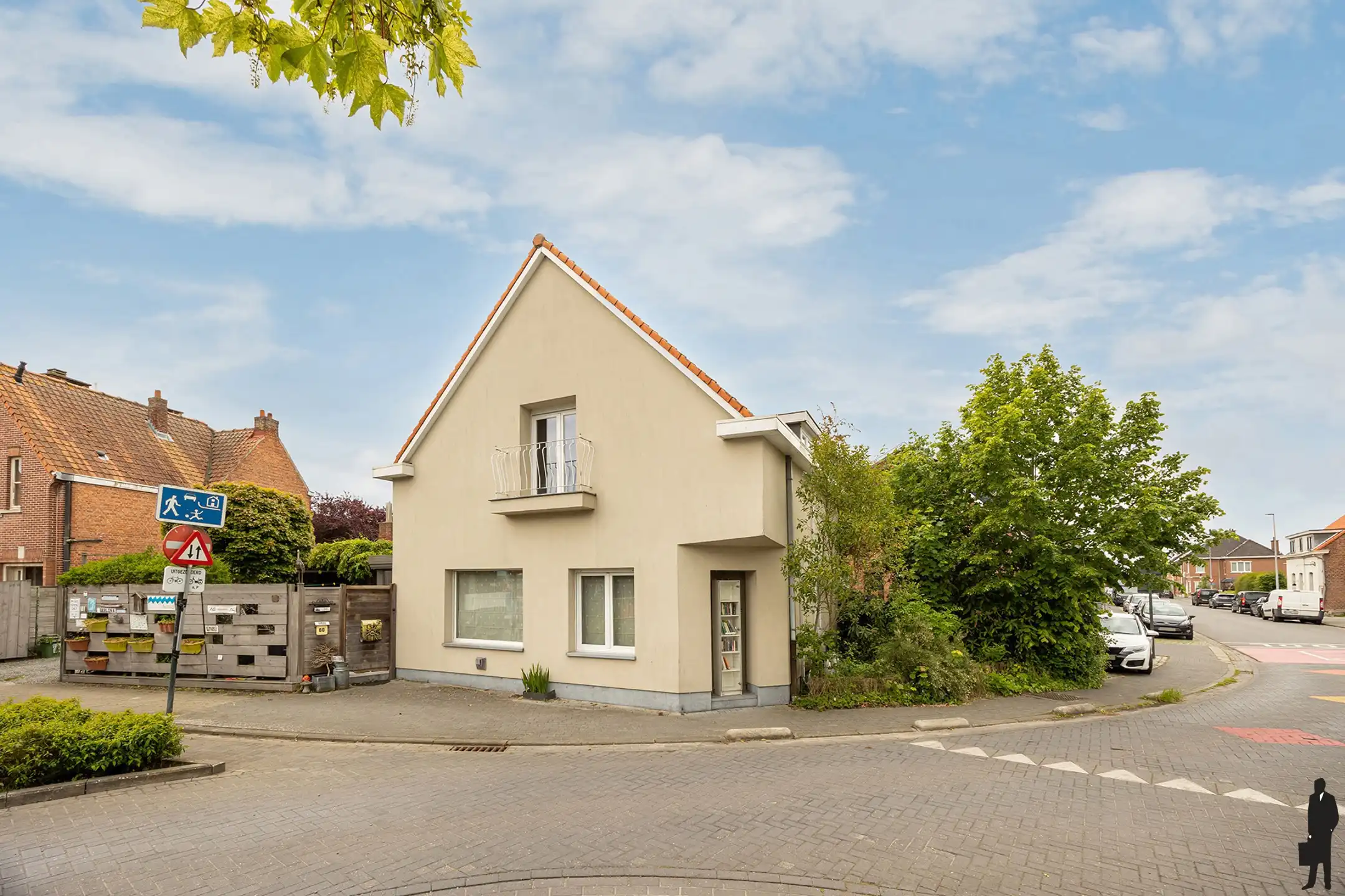 Charmante open bebouwing met zonnige tuin en garage foto 19