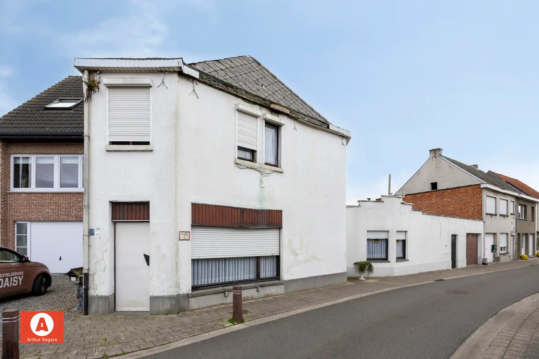 Rustig gelegen renovatieproject nabij het centrum van Opstal foto 2