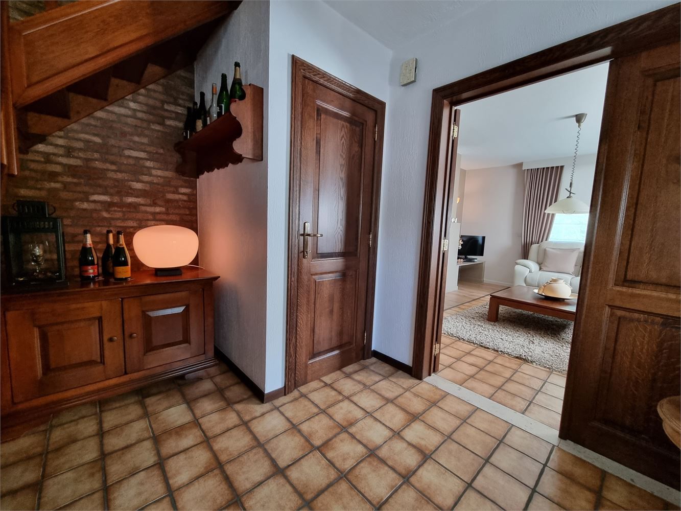 Ruime, residentieel gelegen woning met werkplaats foto 17