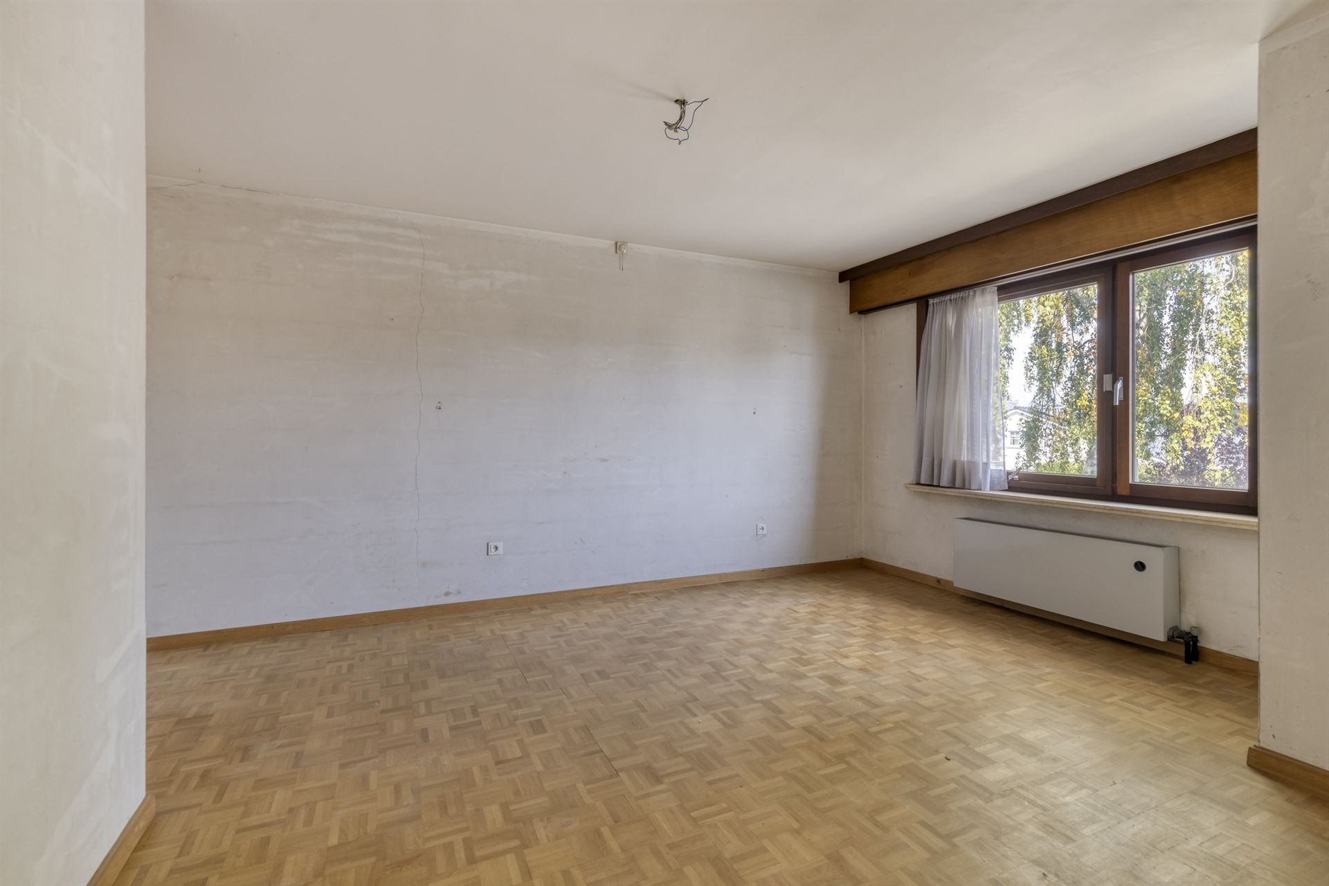 Ruim huis met 4 slaapkamers en grote tuin. foto 12