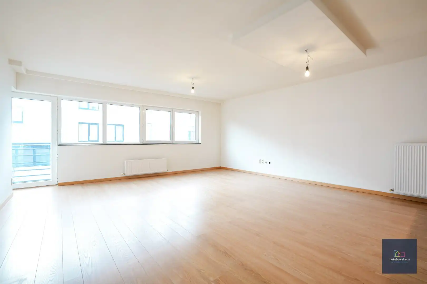 Goedgelegen 2slpk-appartement met terras en staanplaats foto 3