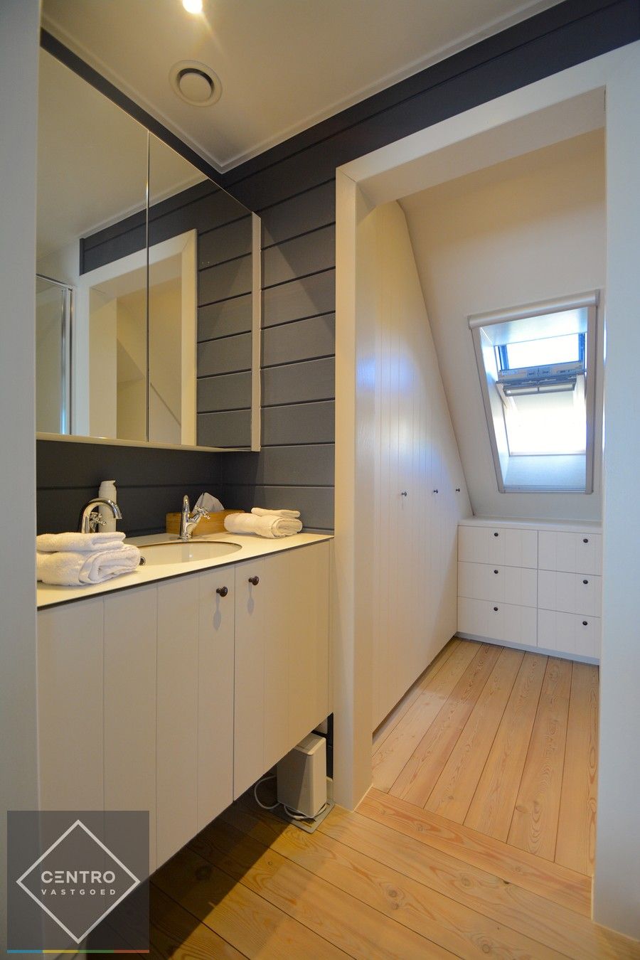 Recent (Bj. 2016) Mi CASA - HANDELSHUIS (538m2), voorzien van grote polyvalente ruimten (vrij beroep, toonzaal, horeca, B&B, ...), 5/6 slaapkamers, 4 badkamers, kelder (114m2), ... Op hoek- en zichtlocatie te Oostkamp. foto 26